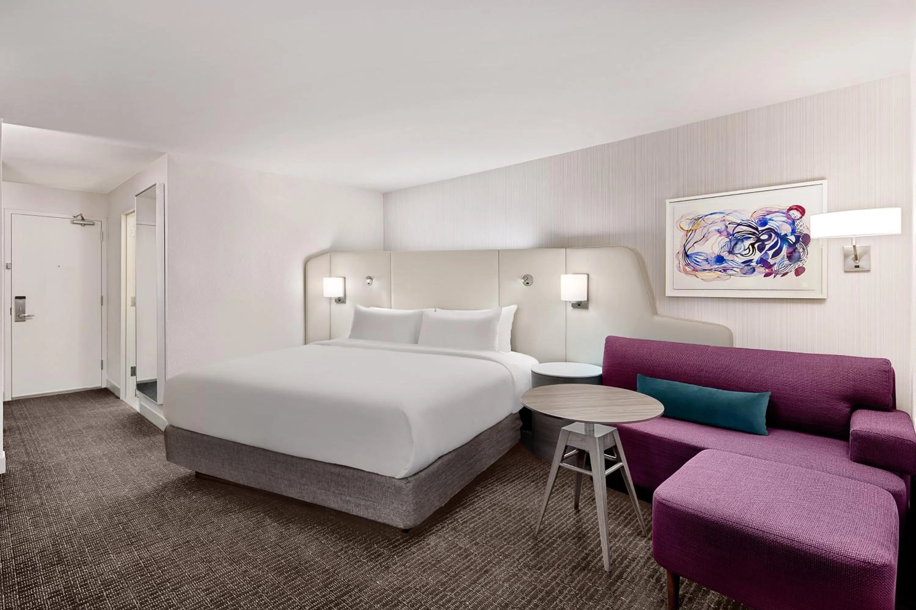 Photo of the whole room, Bed in Crowne Plaza Atlanta Perimeter at Ravinia by IHG