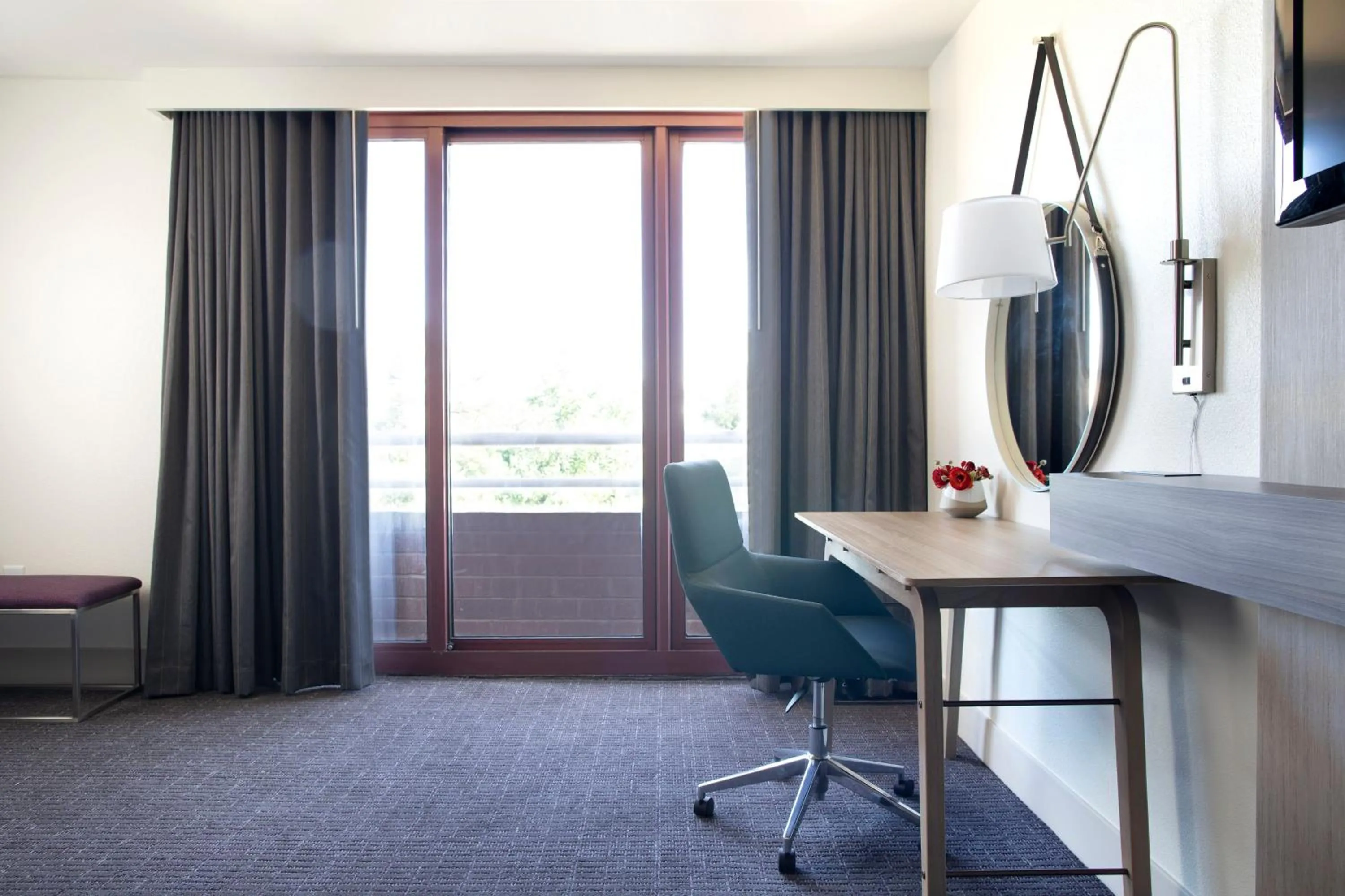 hair dresser in Crowne Plaza Atlanta Perimeter at Ravinia by IHG