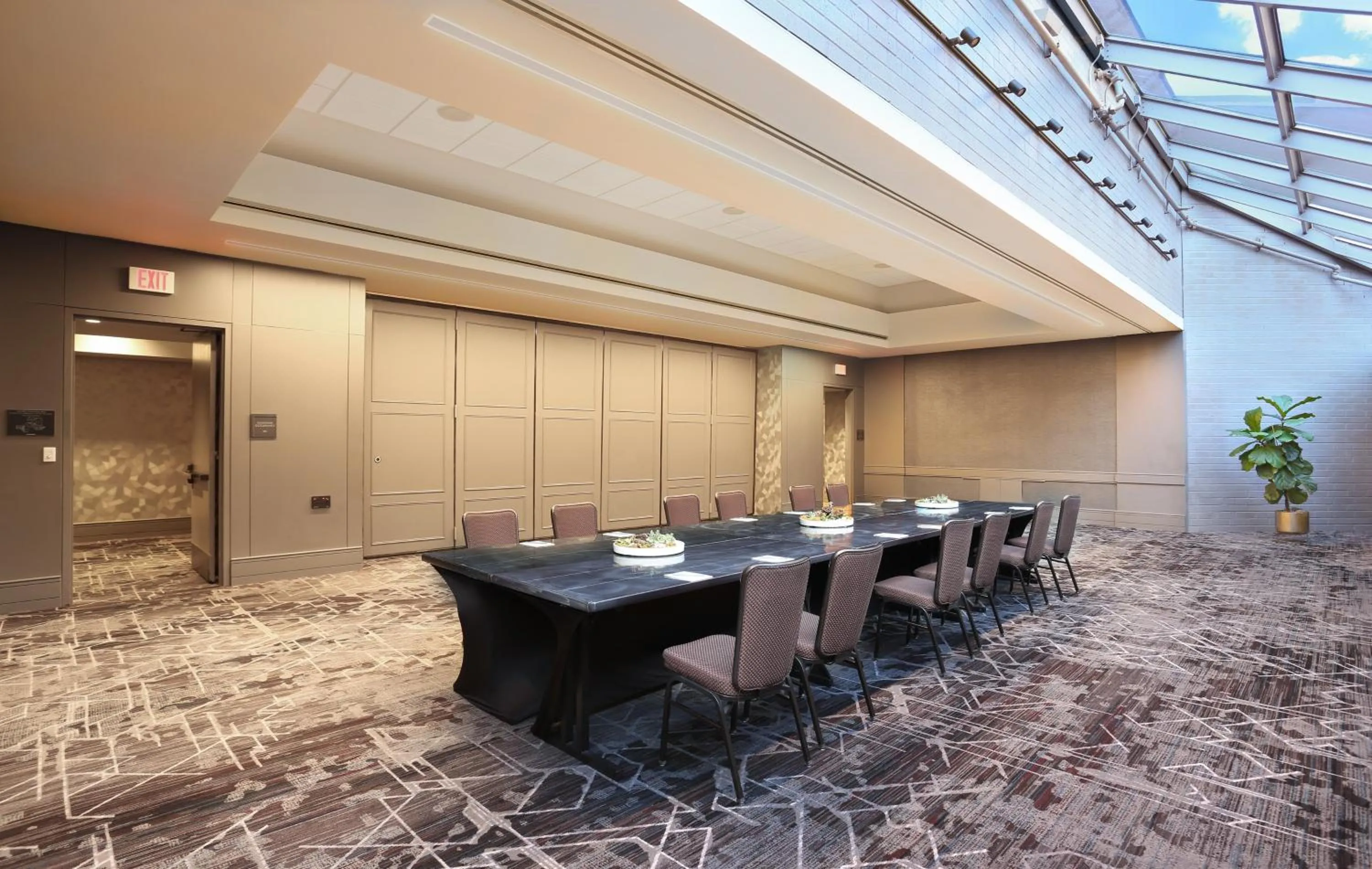 Meeting/conference room in Crowne Plaza Atlanta Perimeter at Ravinia by IHG
