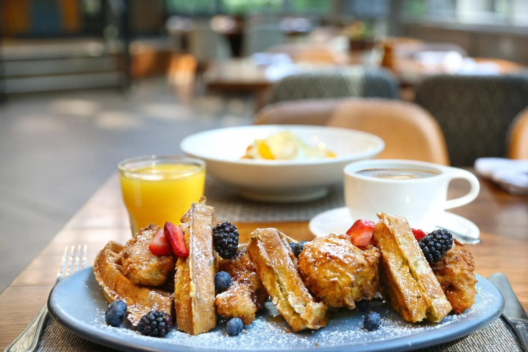 Restaurant/places to eat in Crowne Plaza Atlanta Perimeter at Ravinia by IHG