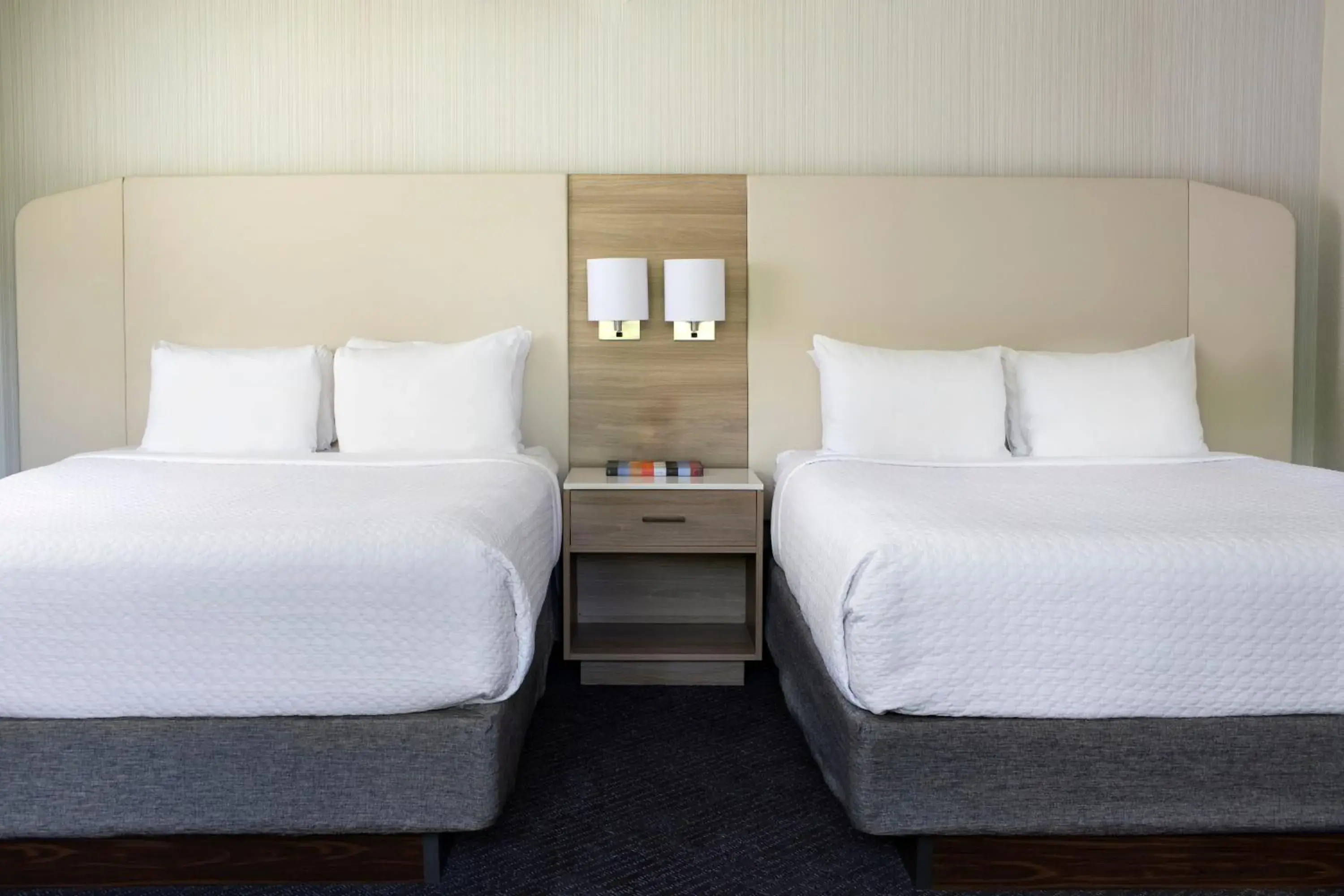 Standard Queen Room with Two Queen Beds and Mobility Accessible Tub in Crowne Plaza Atlanta Perimeter at Ravinia by IHG Standard Queen Room with Two Queen Beds and Mobility Accessible Tub in Crowne Plaza Atlanta Perimeter at Ravinia by IHG