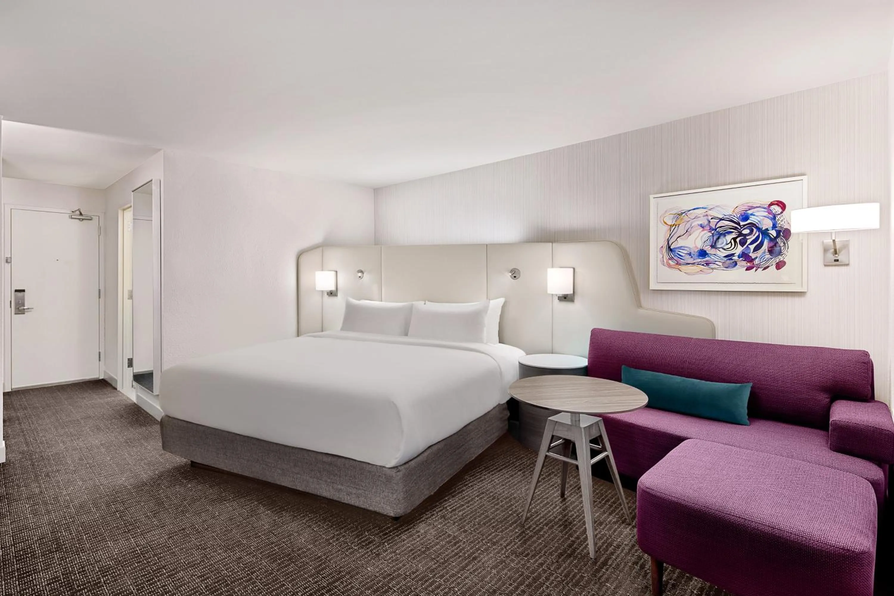 Photo of the whole room, Bed in Crowne Plaza Atlanta Perimeter at Ravinia by IHG