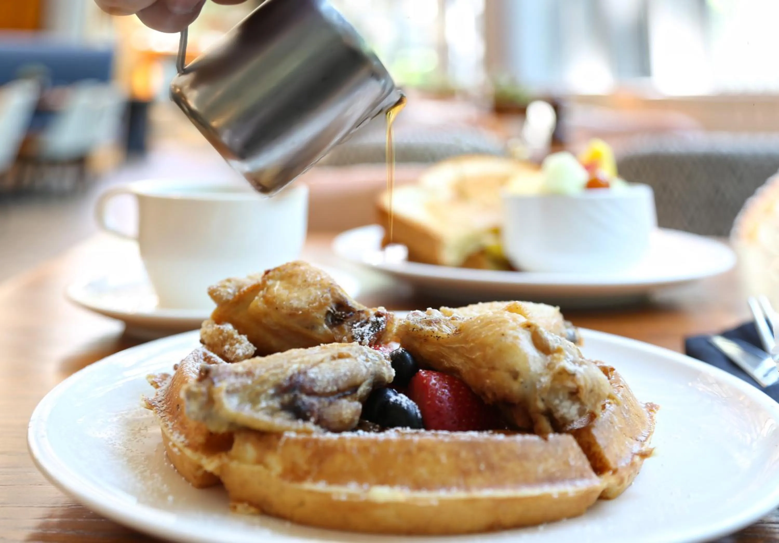 Breakfast in Crowne Plaza Atlanta Perimeter at Ravinia by IHG