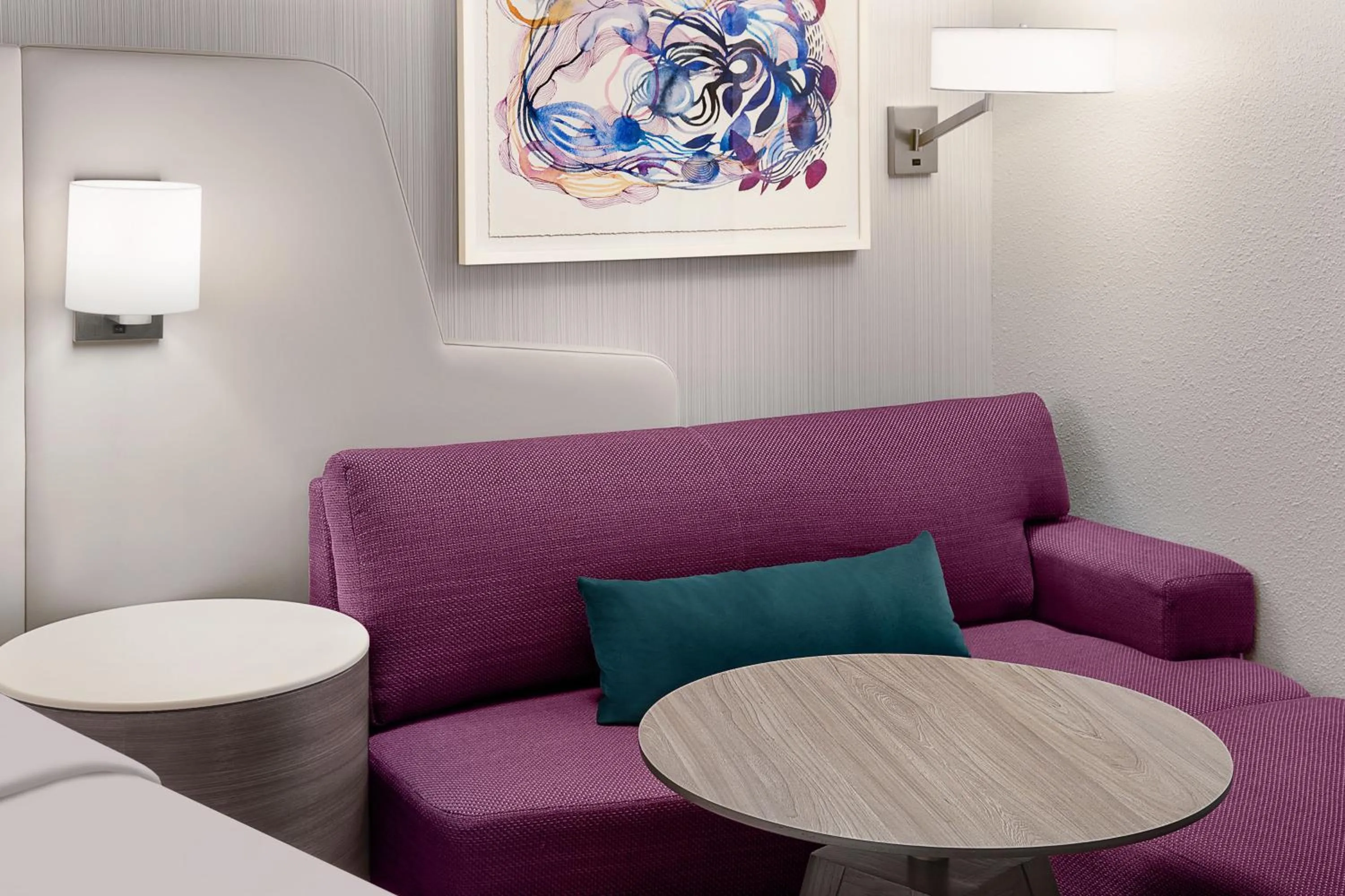 Seating area in Crowne Plaza Atlanta Perimeter at Ravinia by IHG