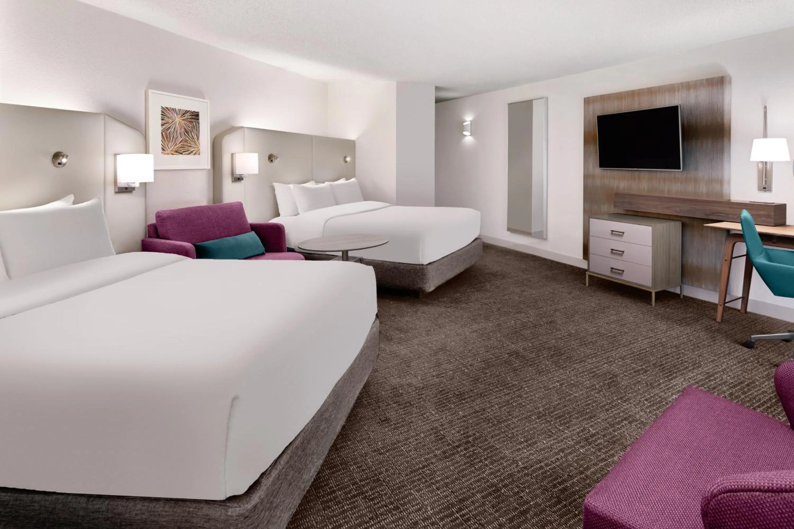 Photo of the whole room, Bed in Crowne Plaza Atlanta Perimeter at Ravinia by IHG