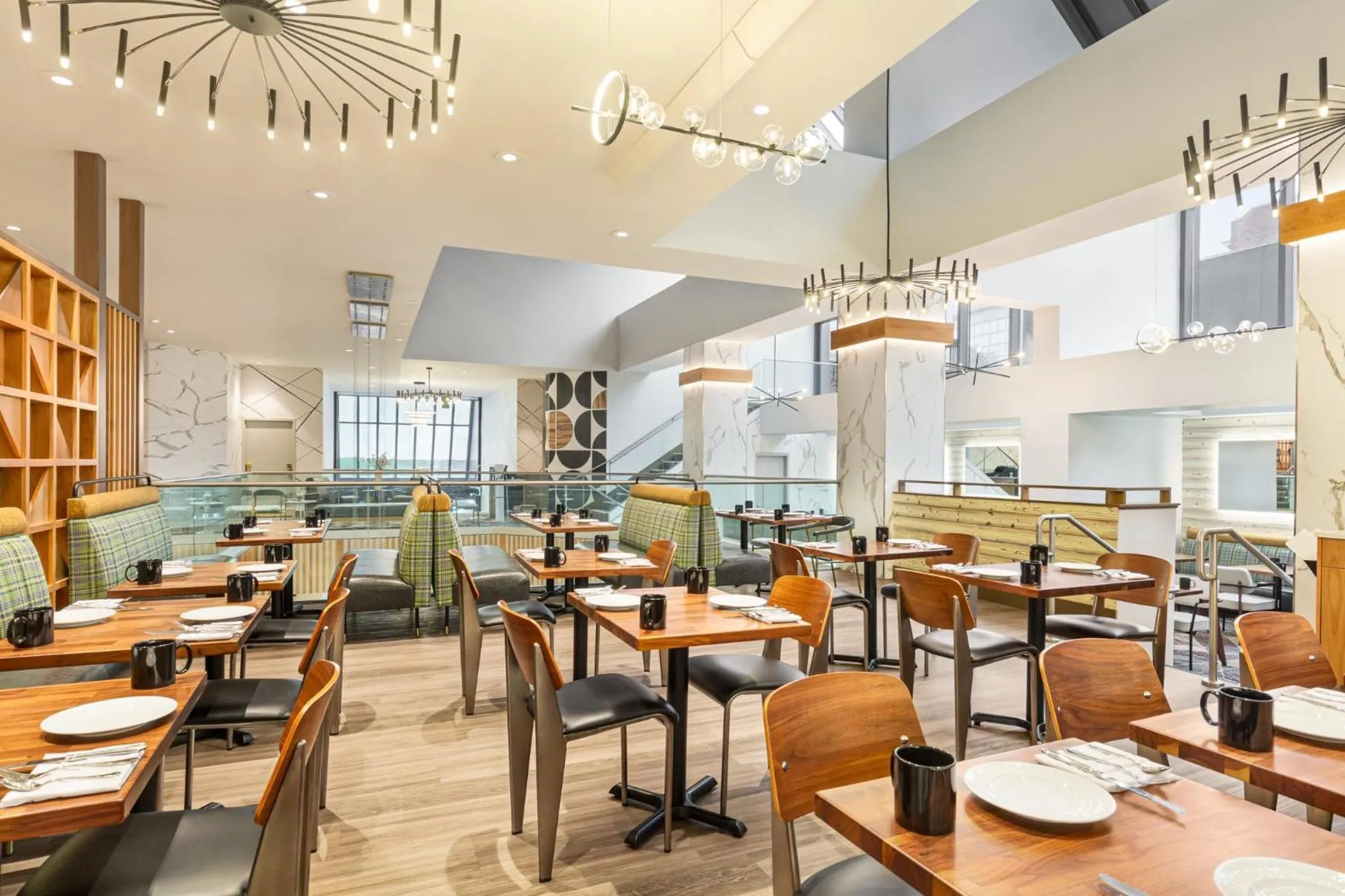 Restaurant/places to eat in Crowne Plaza Seattle Newly Renovated with No Resort Fee