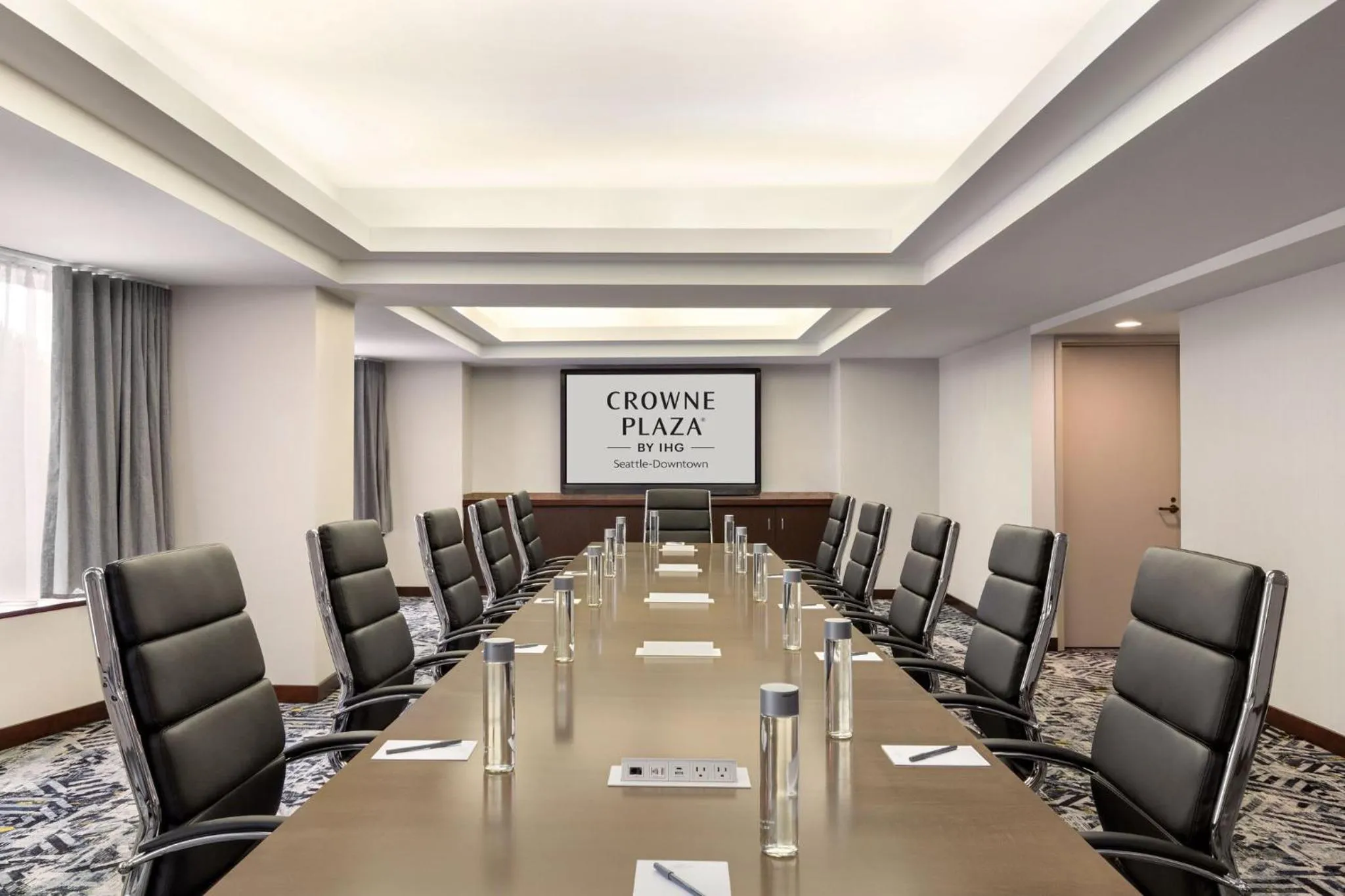 Meeting/conference room in Crowne Plaza Seattle - Newly Renovated - an IHG Hotel