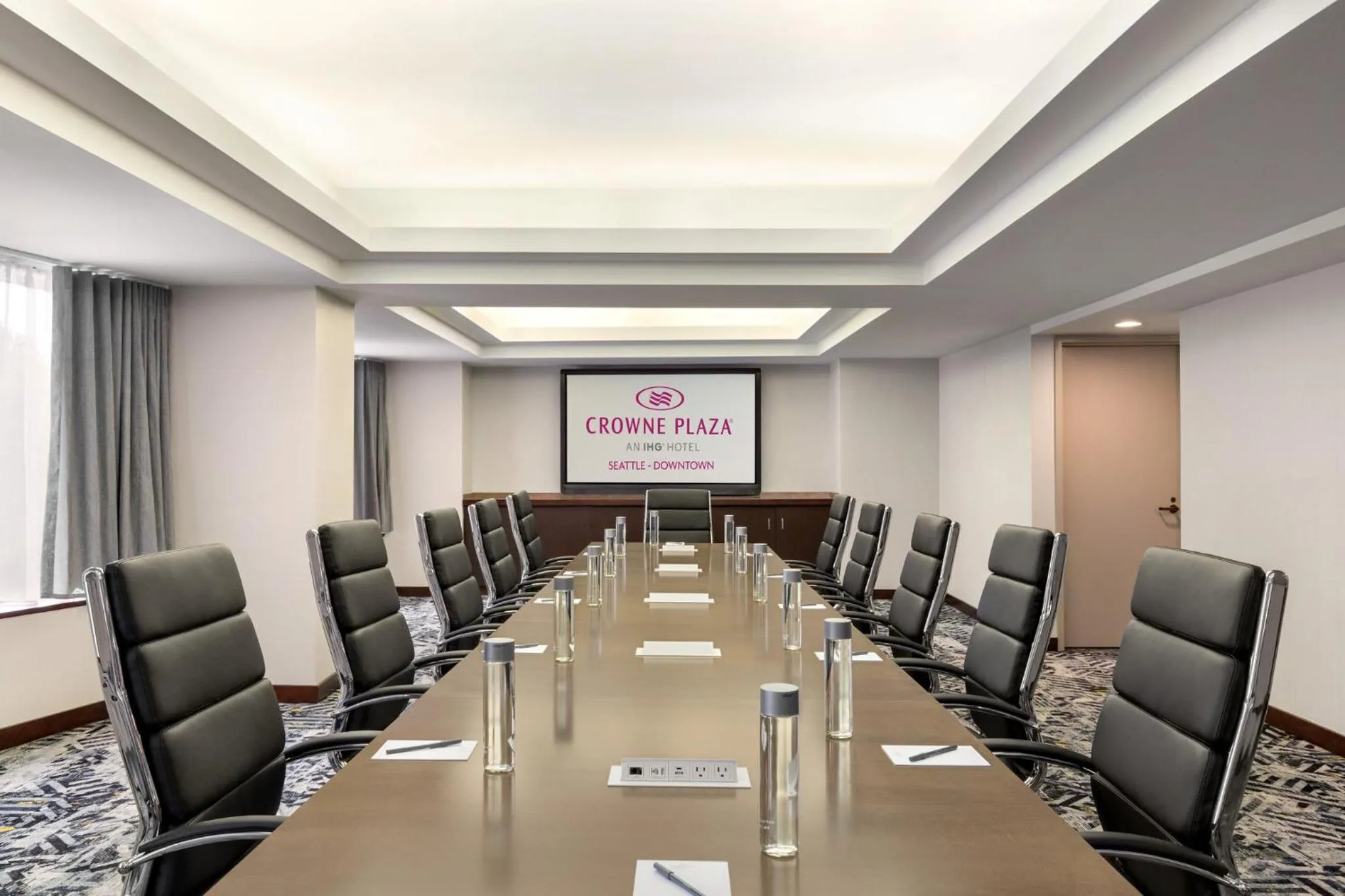 Meeting/conference room in Crowne Plaza Seattle Newly Renovated with No Resort Fee
