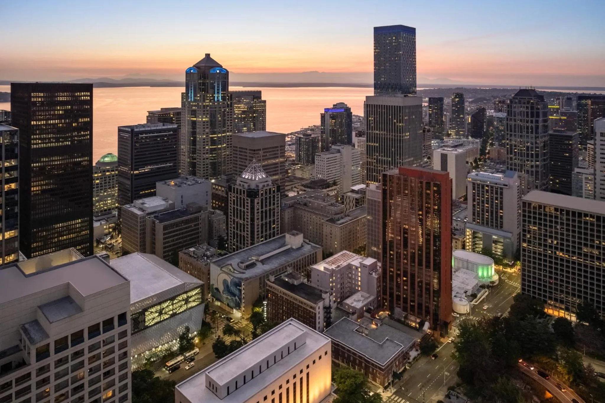 Property building in Crowne Plaza Seattle - Newly Renovated - an IHG Hotel