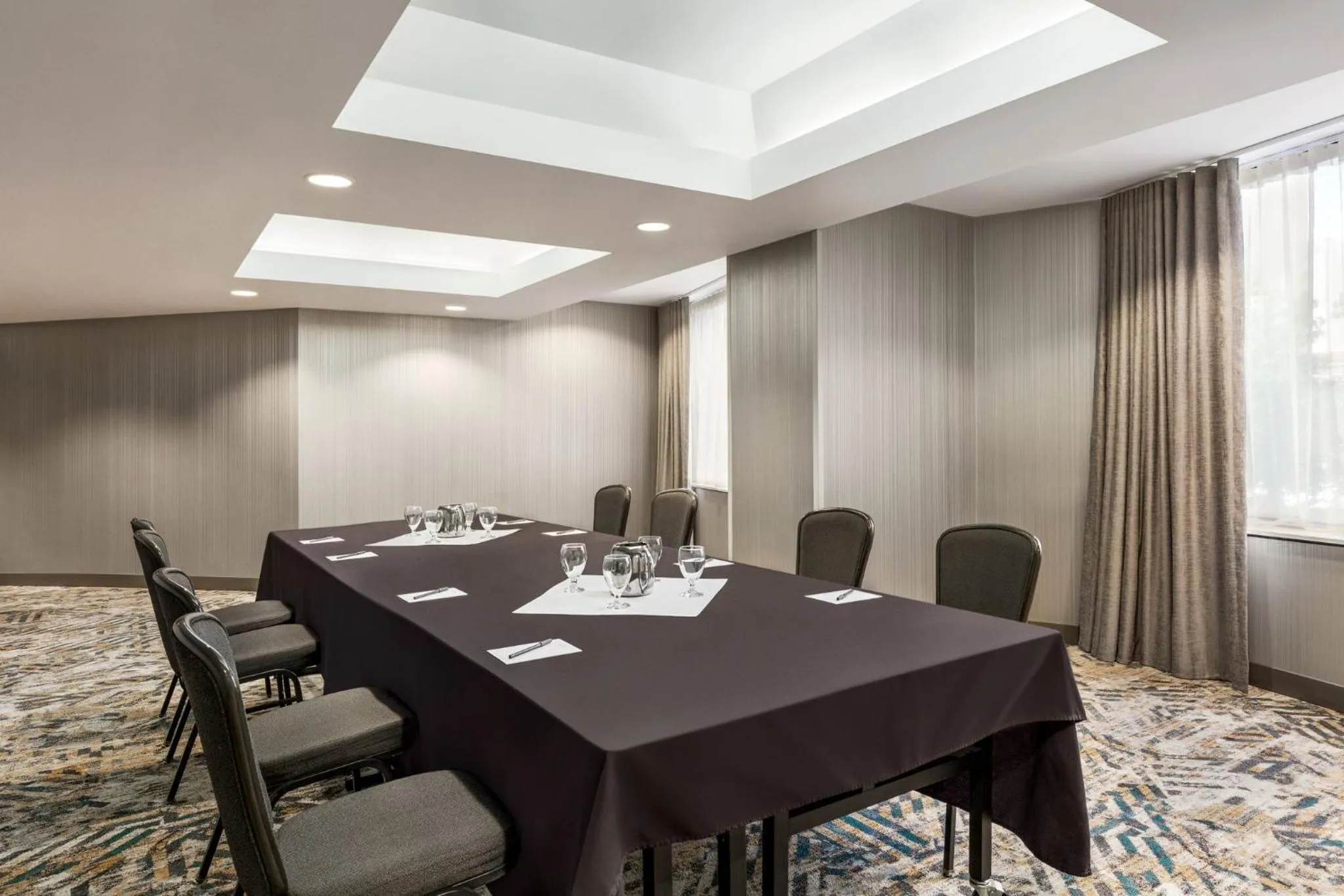 Meeting/conference room in Crowne Plaza Seattle Newly Renovated with No Resort Fee
