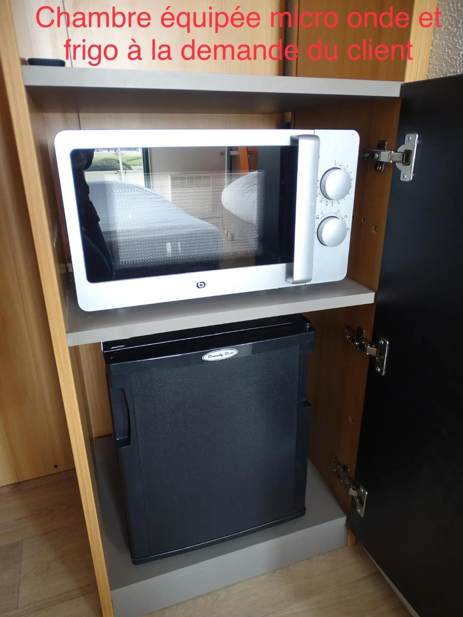 minibar, TV/Entertainment Center in Première Classe Troyes Sud - Buchères