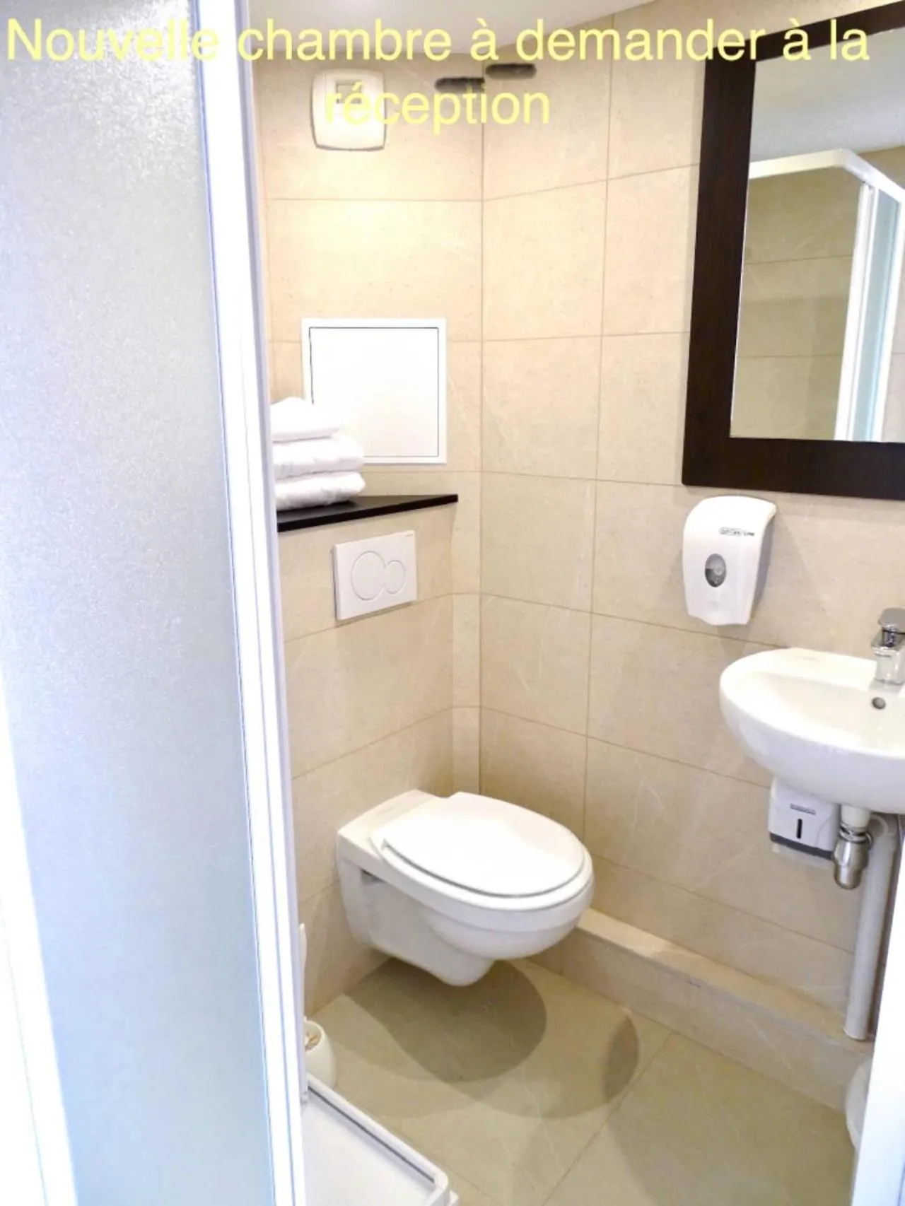 Toilet, Bathroom in Première Classe Troyes Sud - Buchères