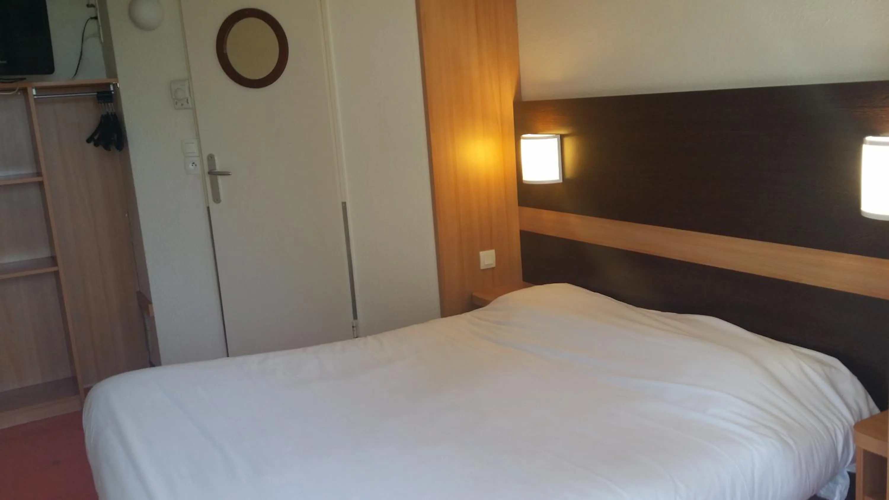 Photo of the whole room, Bed in Première Classe Troyes Sud - Buchères