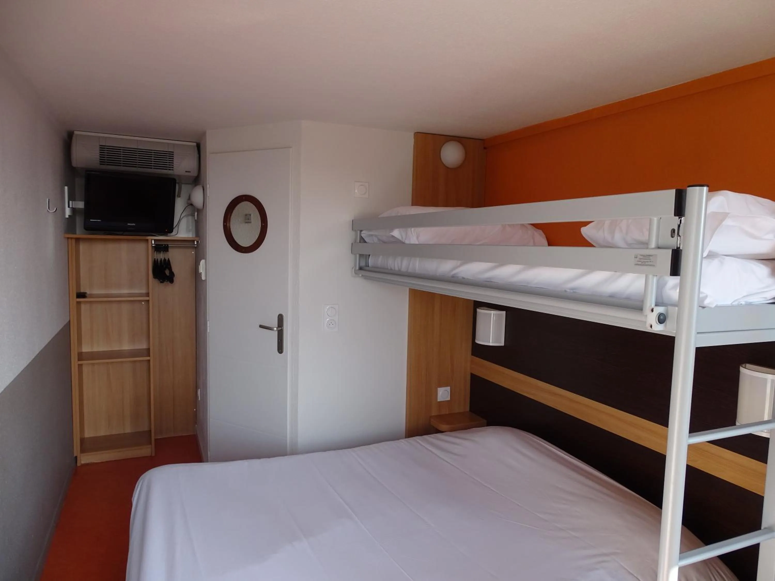 Bed in Première Classe Troyes Sud - Buchères