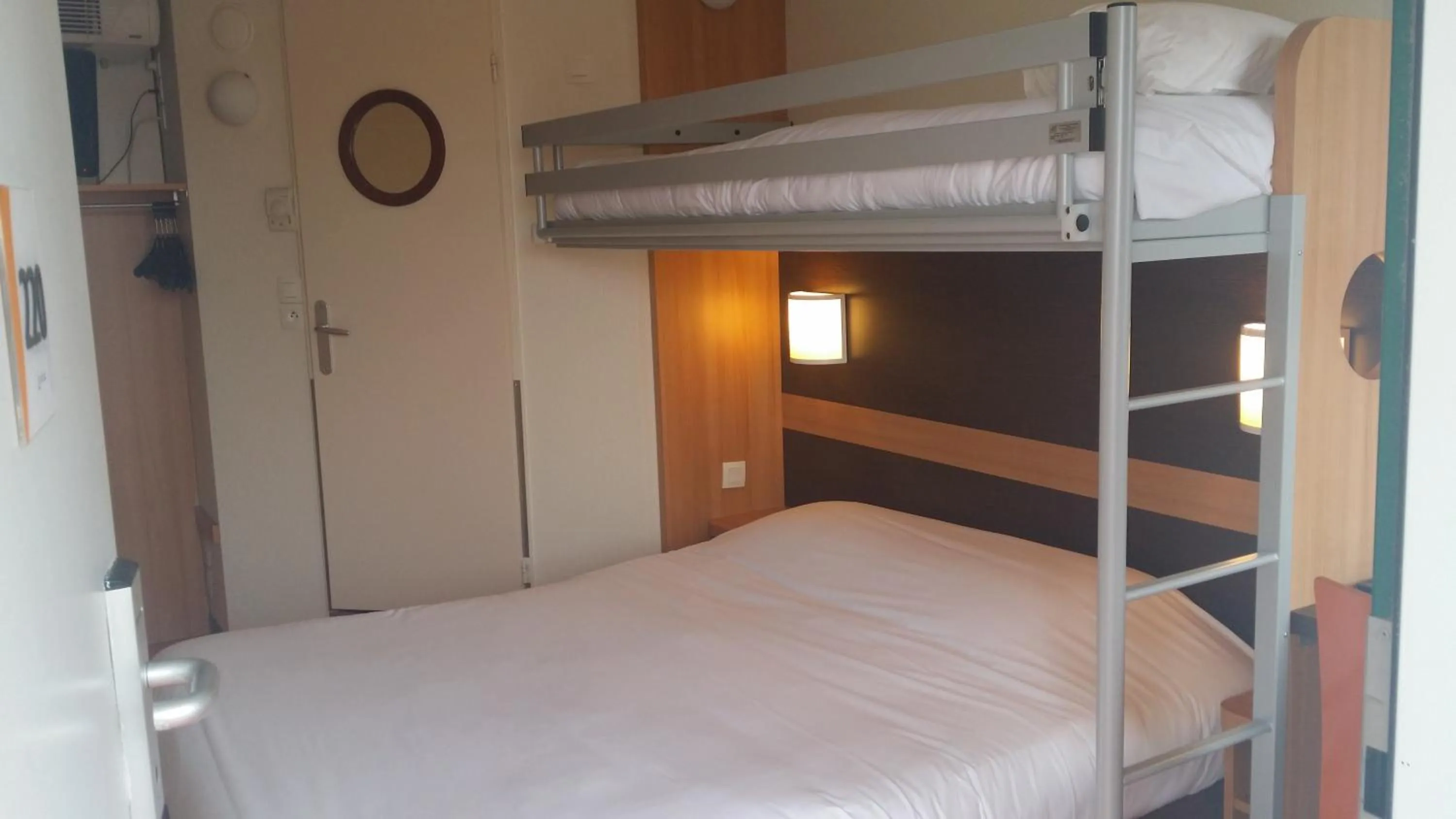 bunk bed, Bed in Première Classe Troyes Sud - Buchères