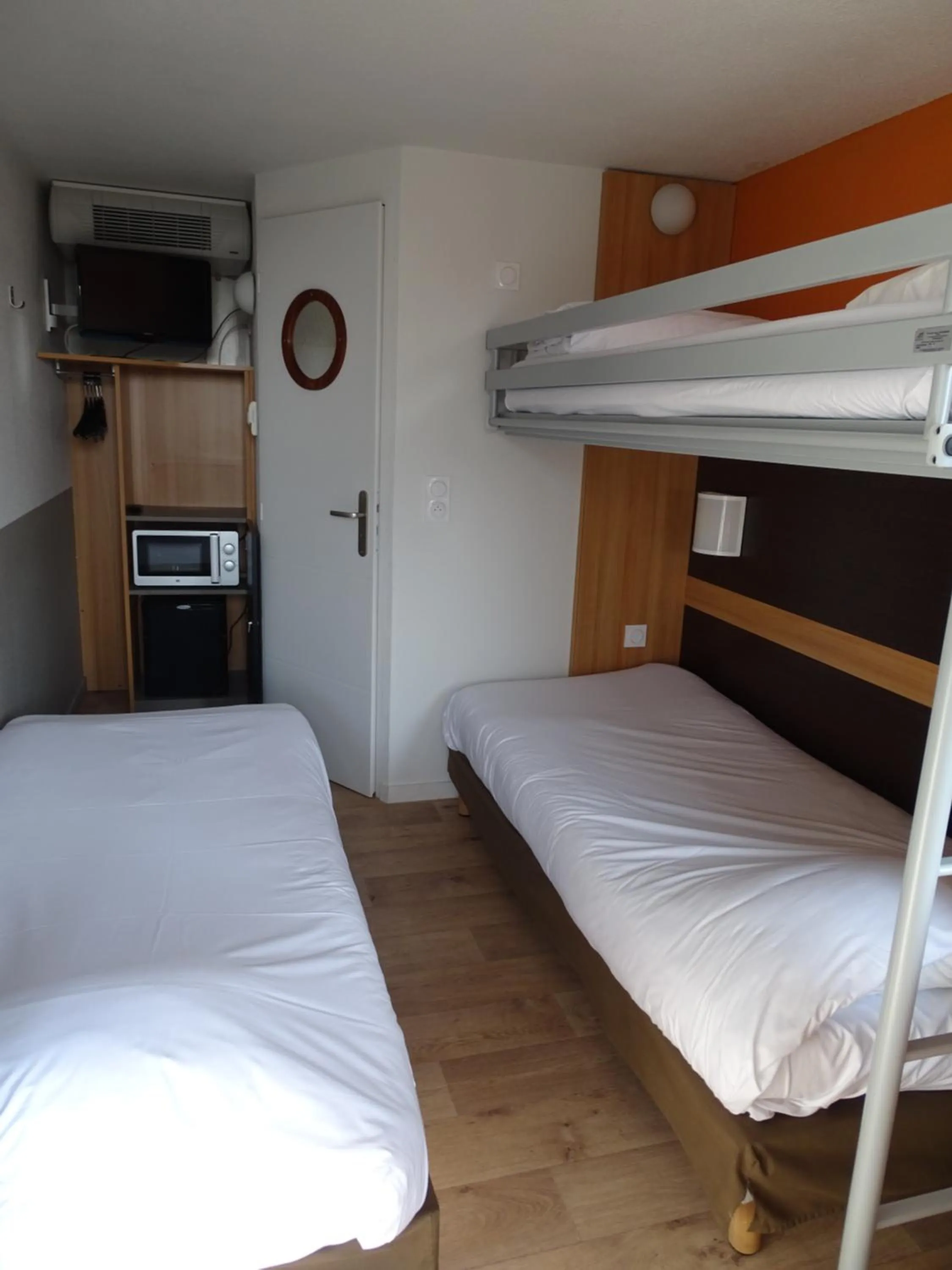 Bed in Première Classe Troyes Sud - Buchères