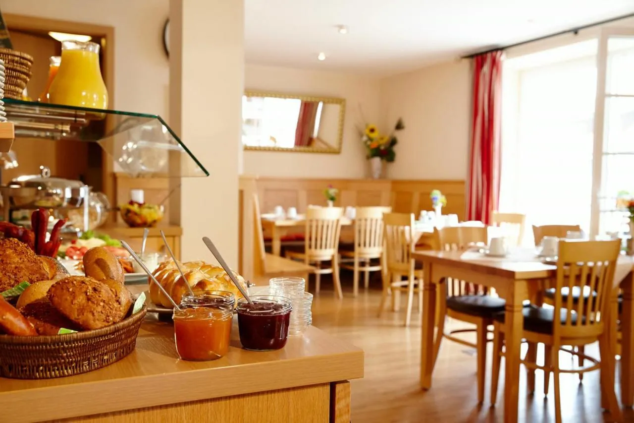 Restaurant/places to eat in Hotel Eberl