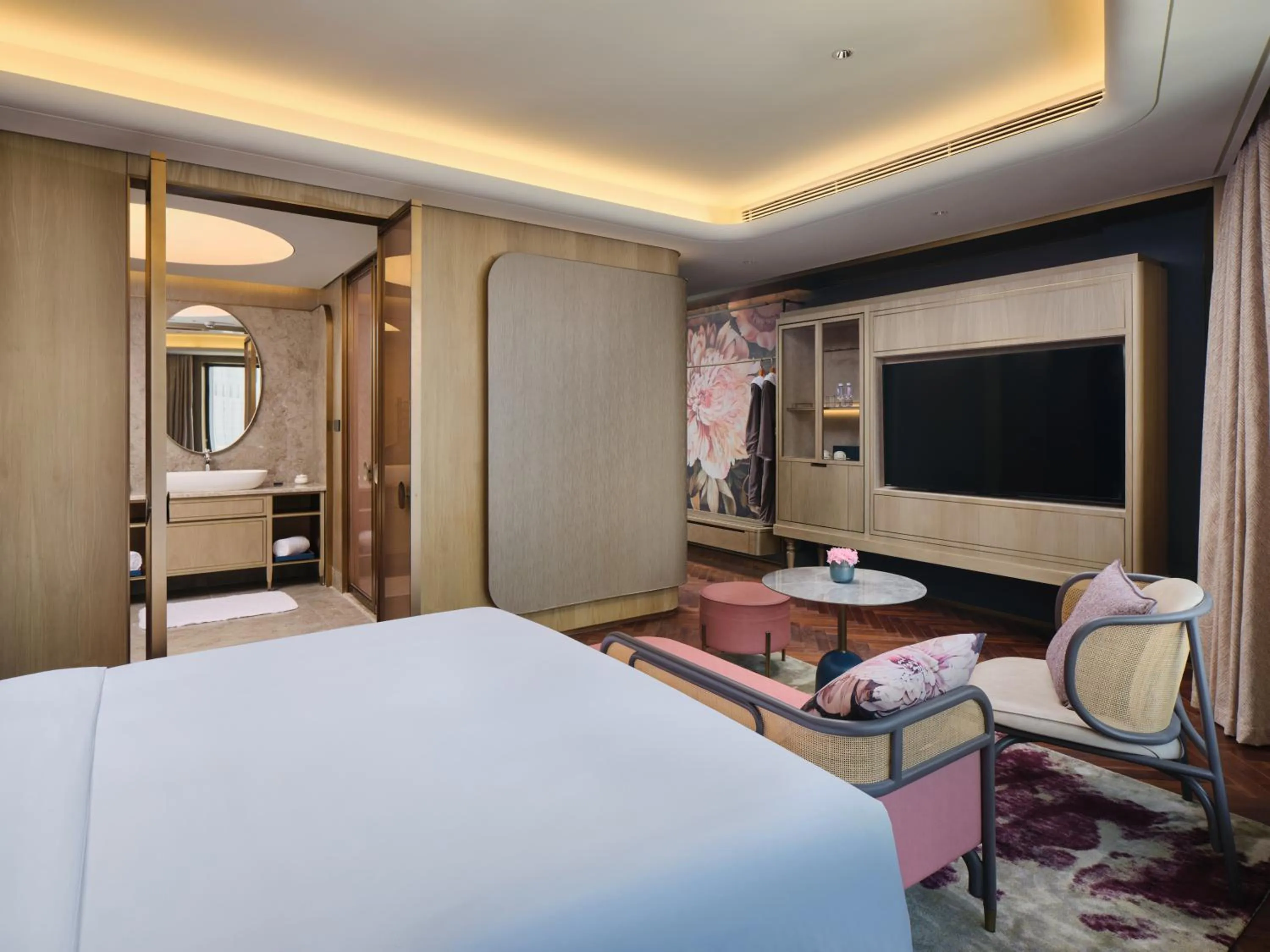 Photo of the whole room, Bed in Blossom House Shanghai On The Bund