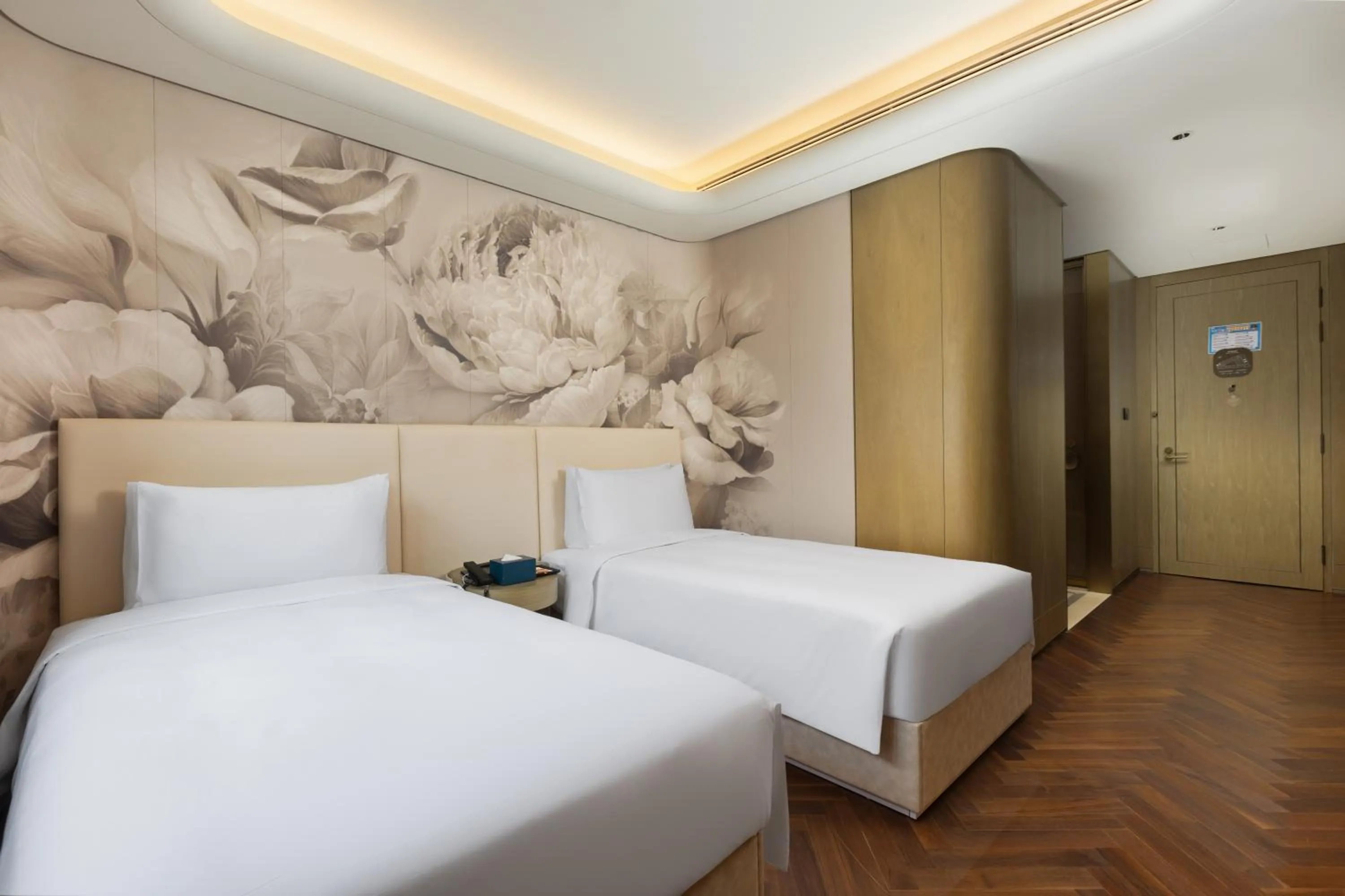 Photo of the whole room, Bed in Blossom House Shanghai On The Bund