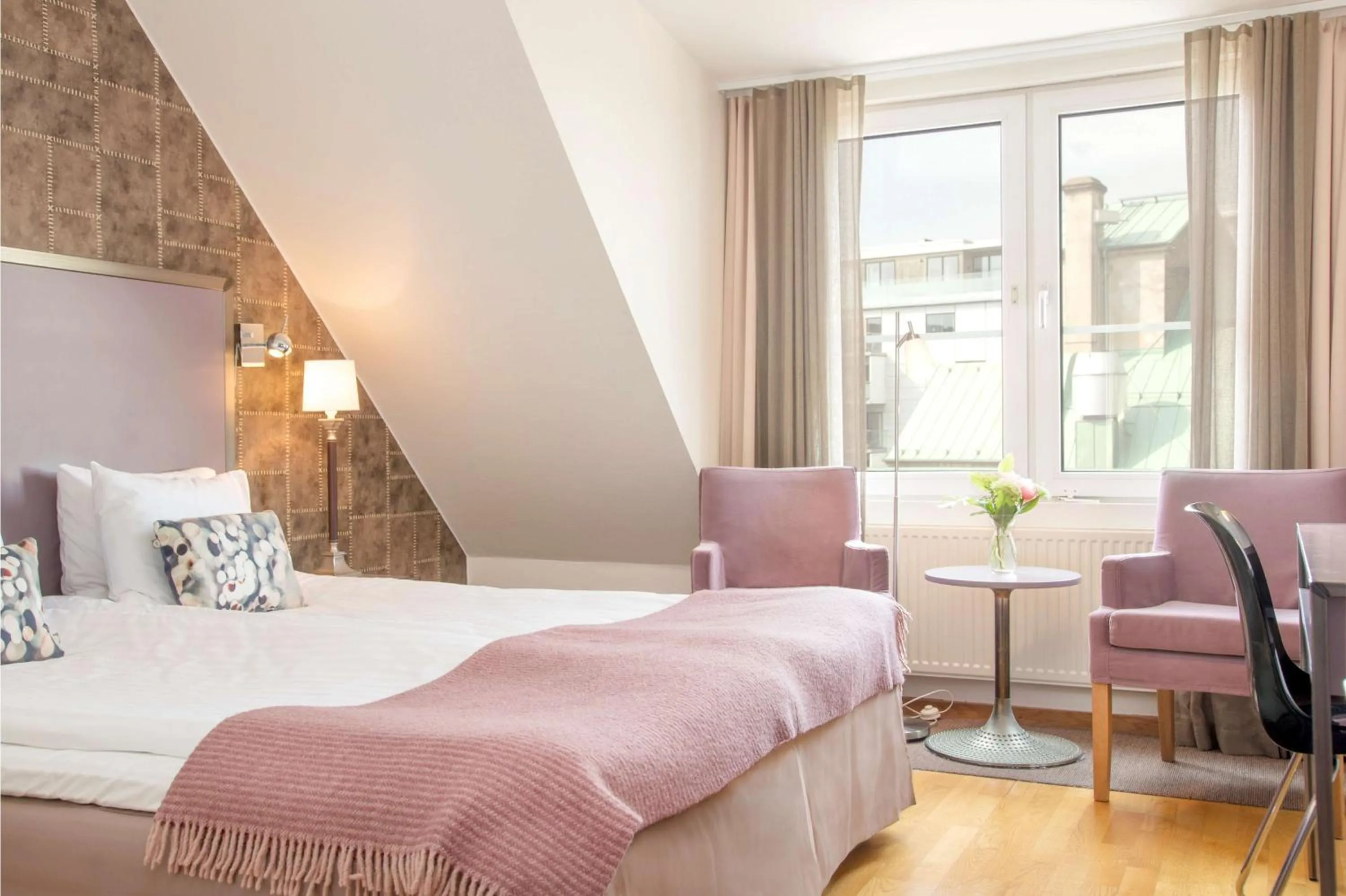 Photo of the whole room, Bed in Best Western Plus Hotel Noble House