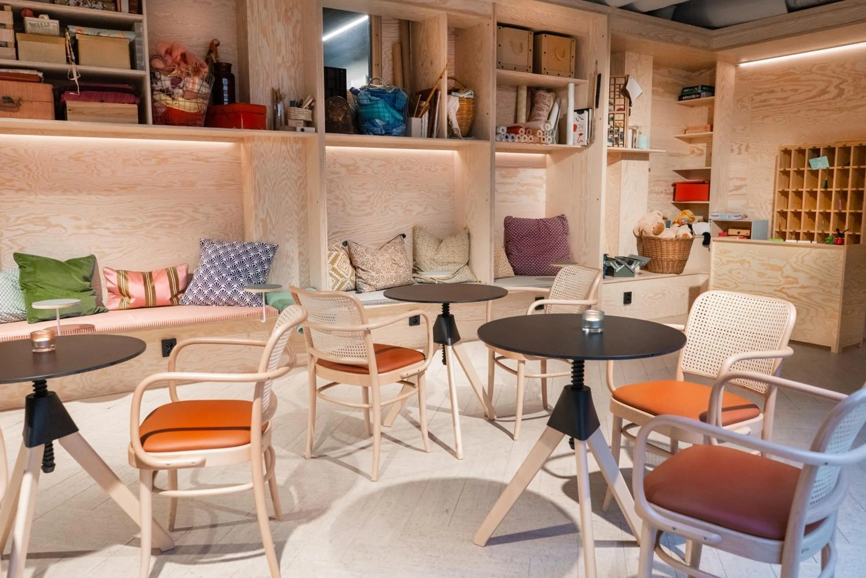 Communal lounge/ TV room in Best Western Plus Hotel Noble House