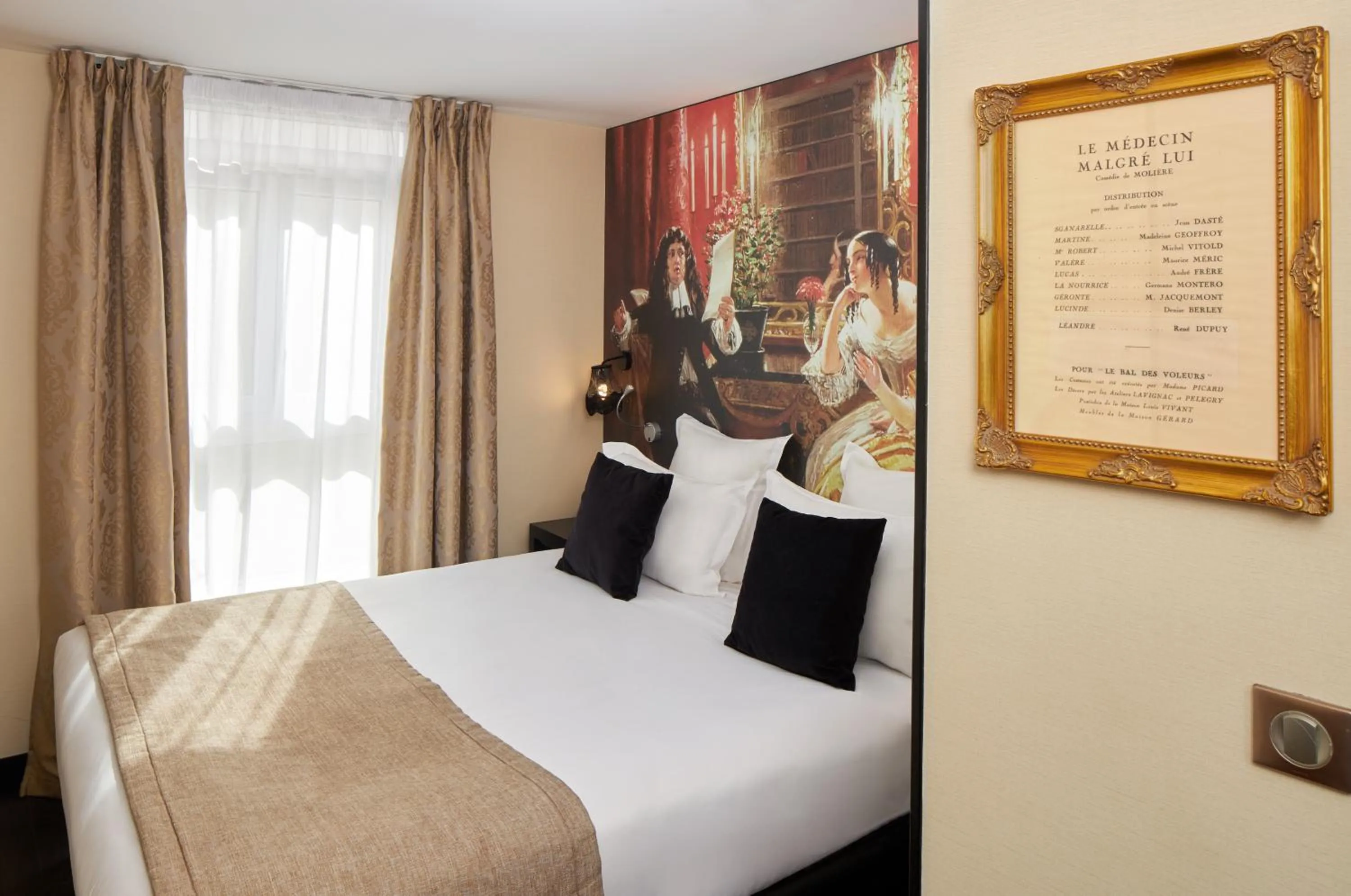 Bed in Hotel Les Théâtres