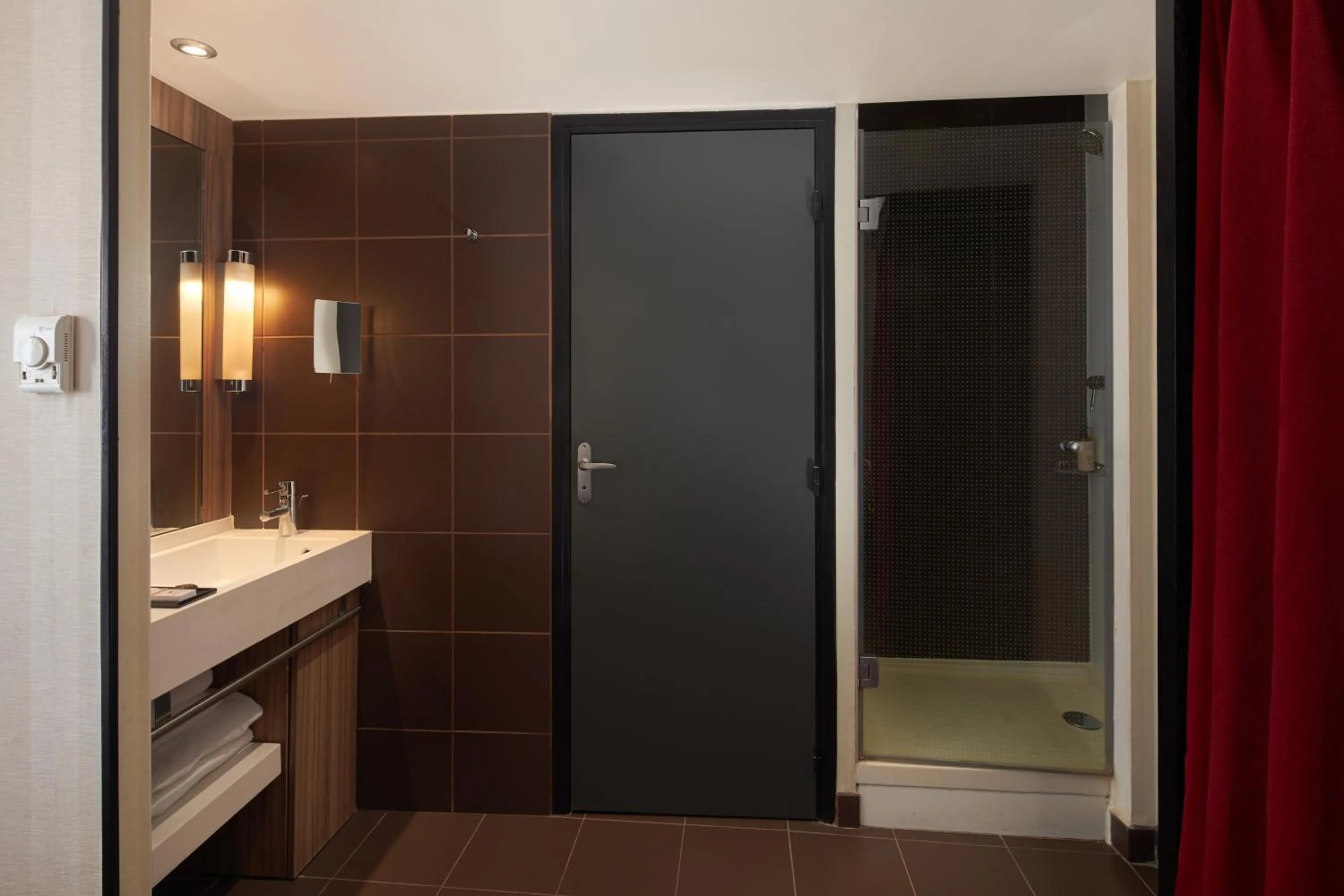 Bathroom in Hotel Les Théâtres