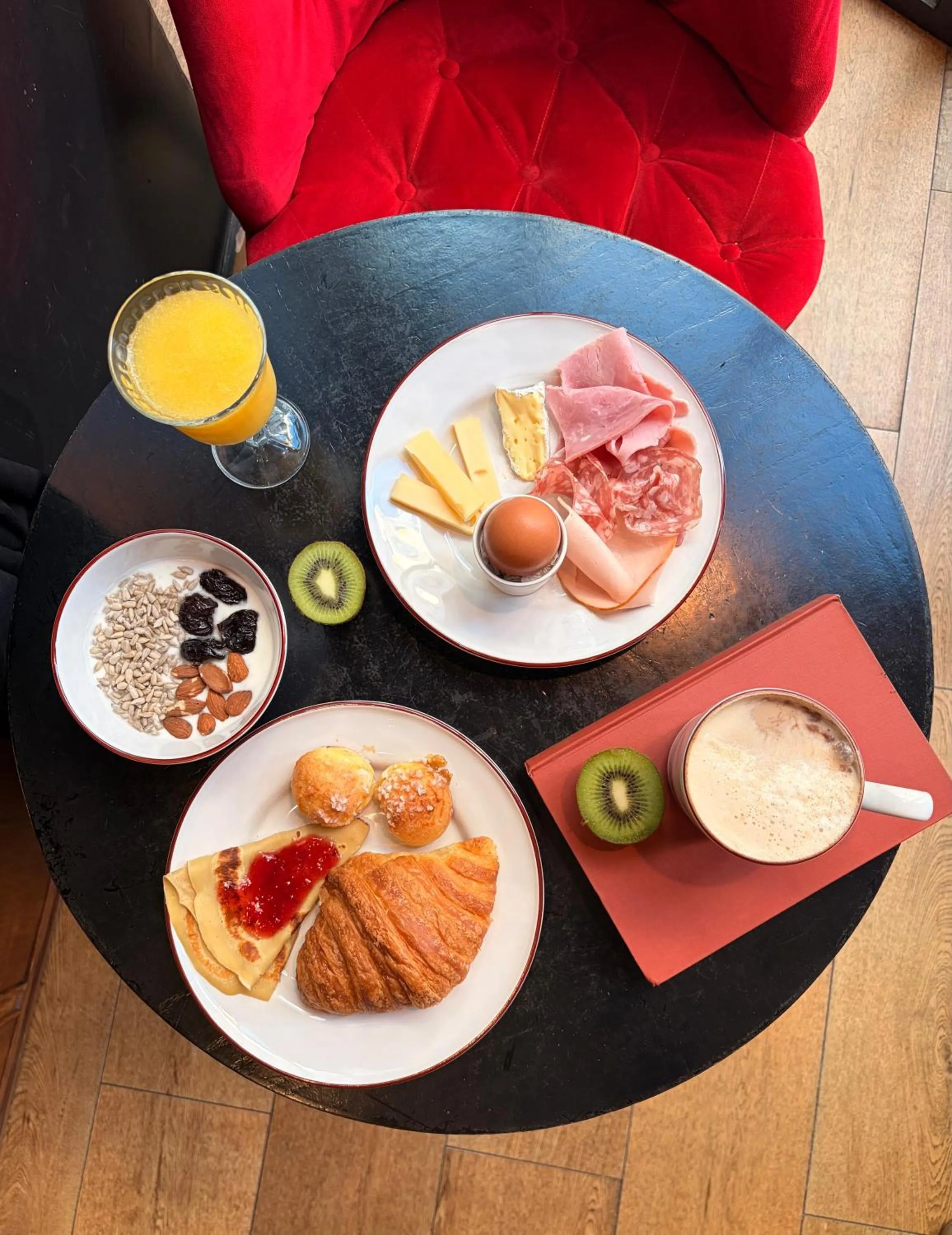 Breakfast in Hotel Les Théâtres