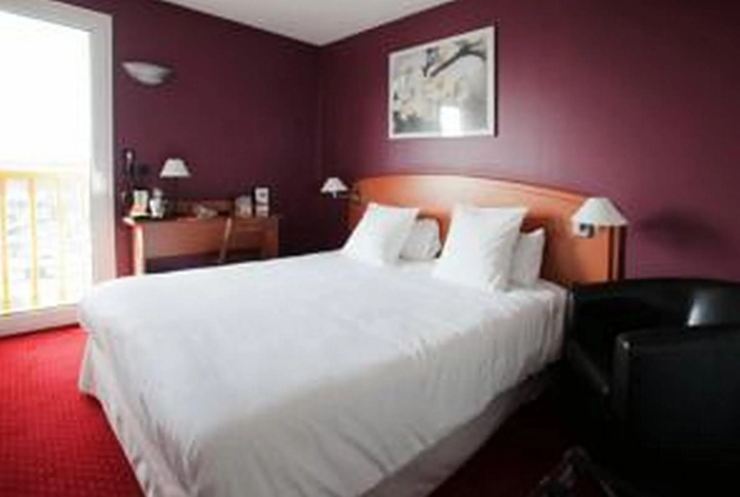 Photo of the whole room, Bed in Sky Hotel Goussainville Charles de Gaulle