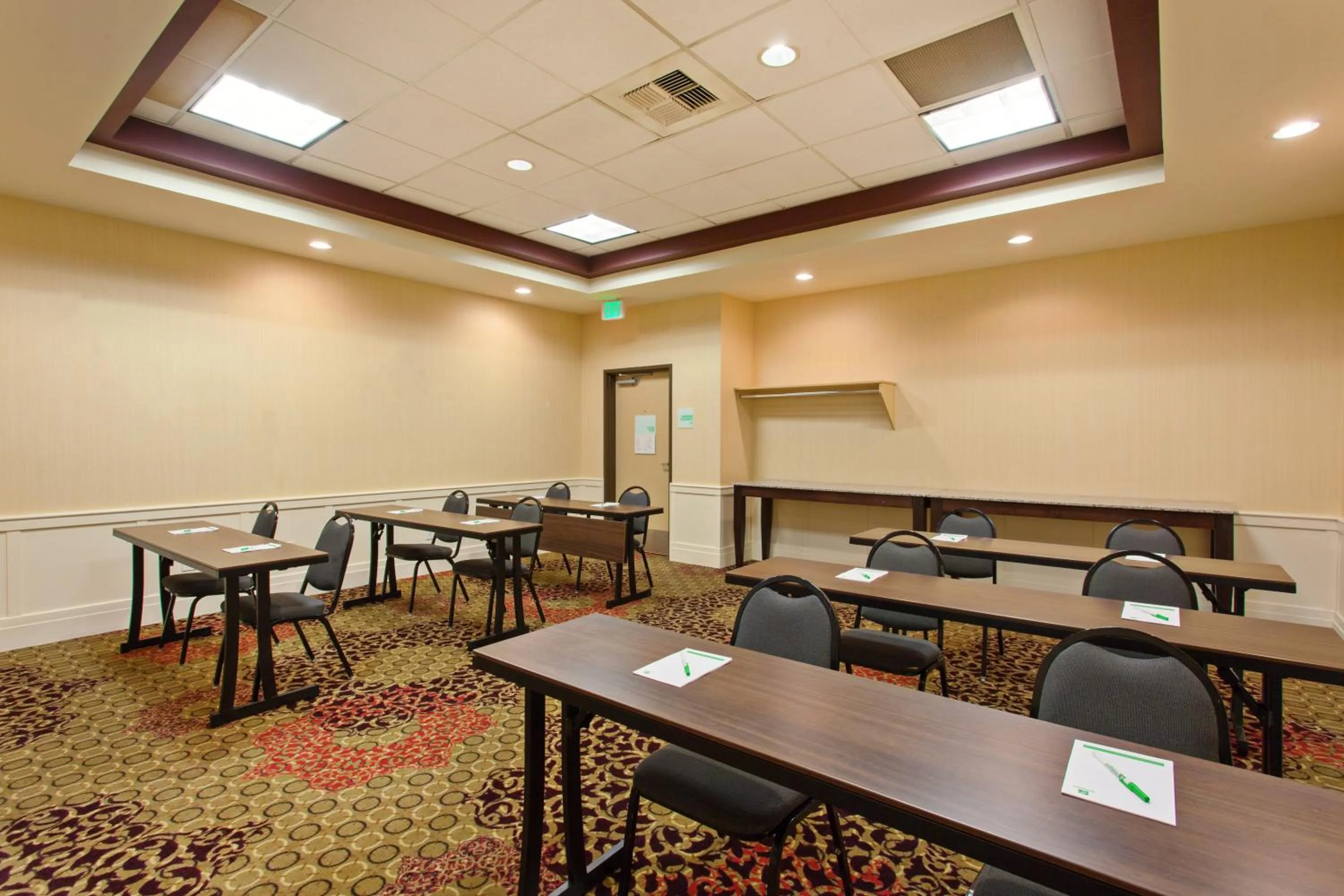 Meeting/conference room in Holiday Inn Seattle DWTN Lake Union by IHG
