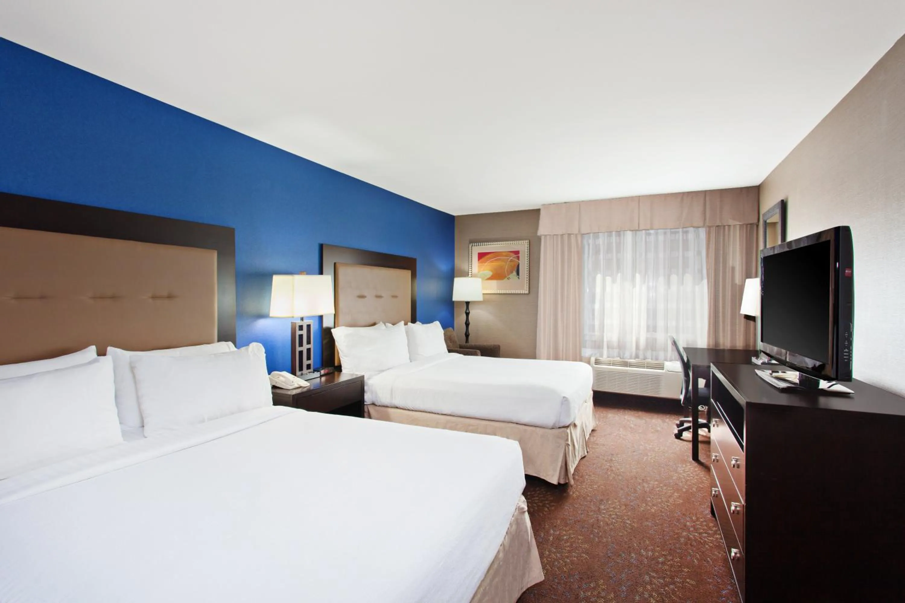 Photo of the whole room, Bed in Holiday Inn Seattle DWTN Lake Union by IHG