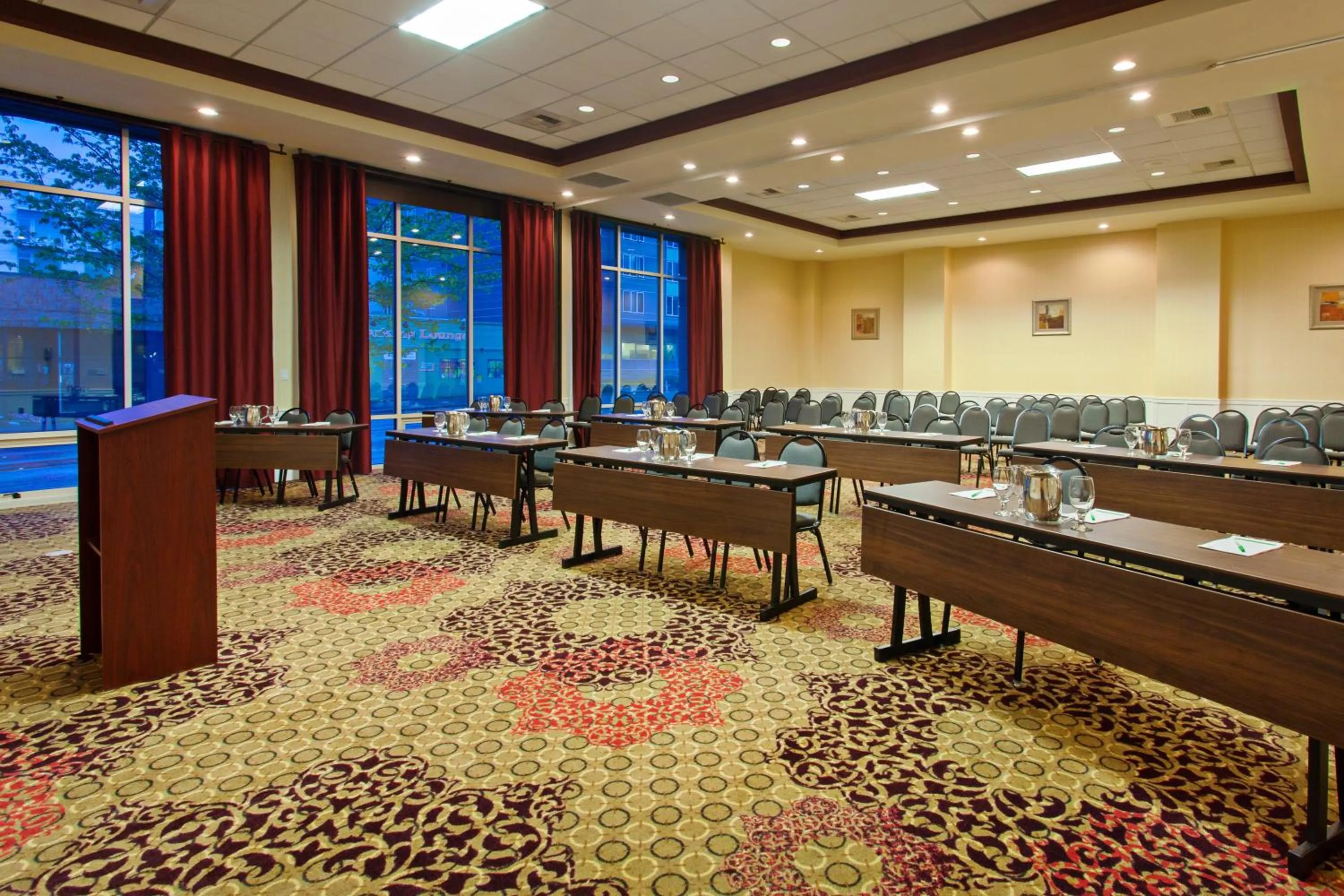 Meeting/conference room in Holiday Inn Seattle DWTN Lake Union by IHG