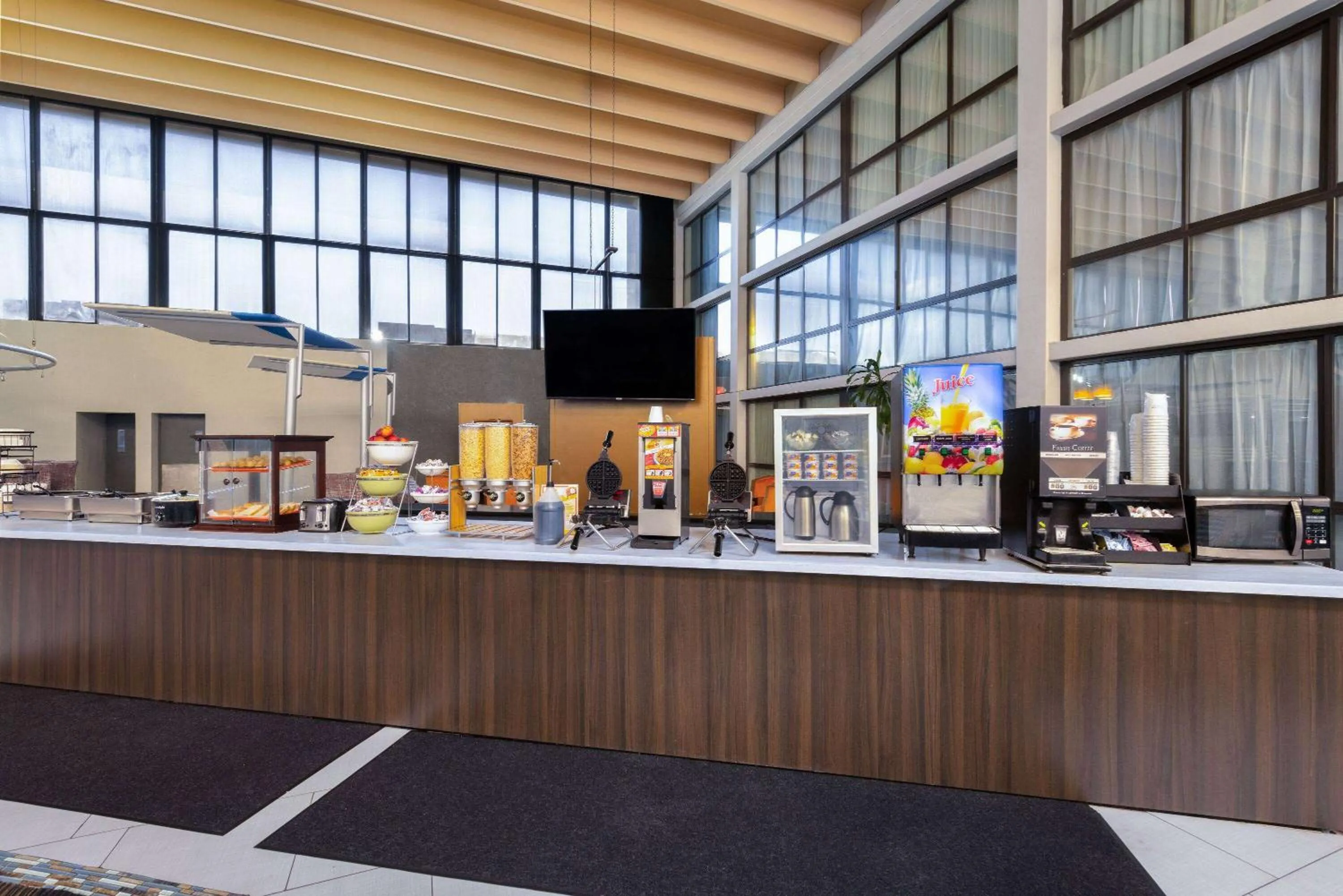 Breakfast in Wingate by Wyndham Kansas City