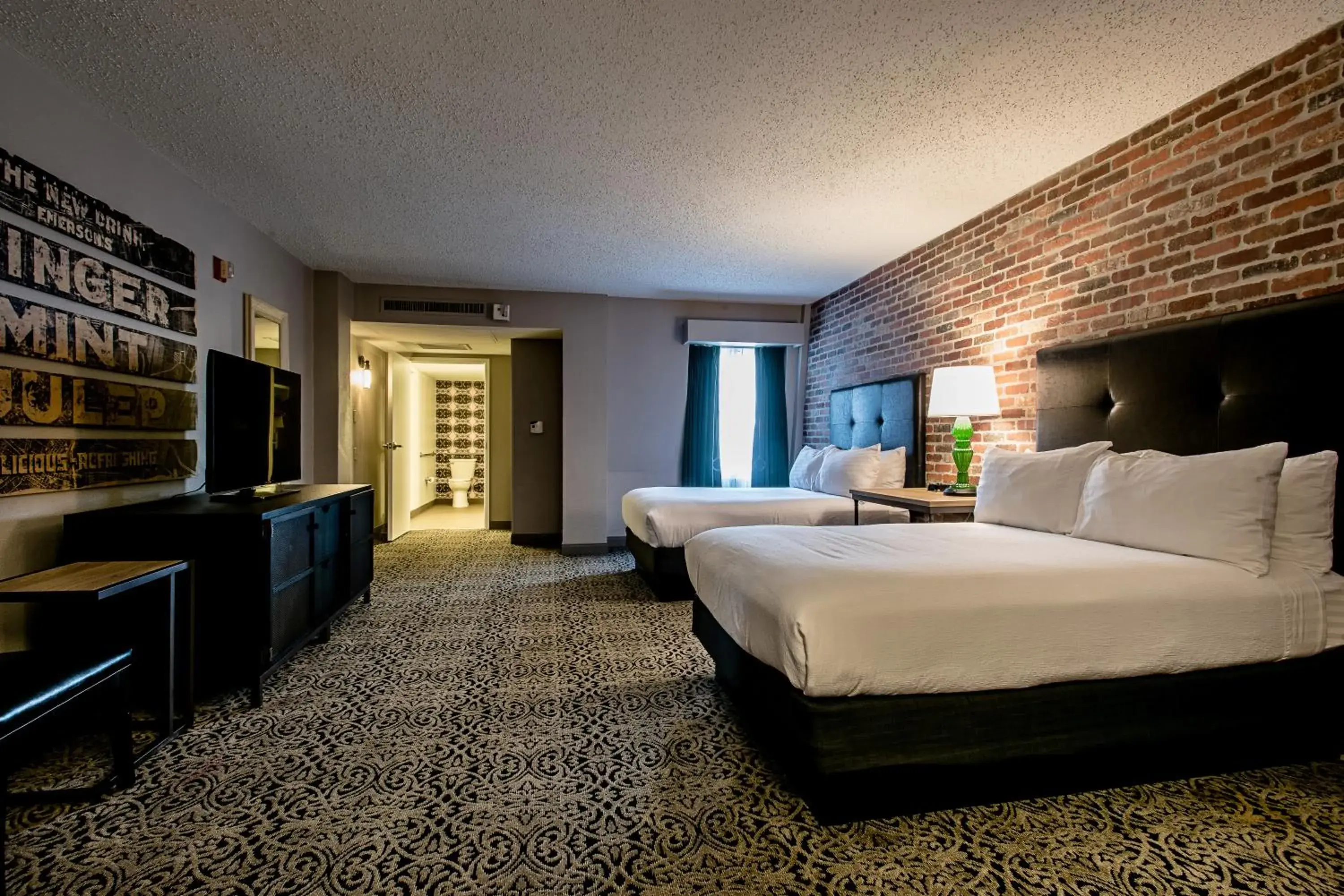 Double Room - Disability Access with Bathtub in Holiday Inn Hotel French Quarter-Chateau Lemoyne by IHG Double Room - Disability Access with Bathtub in Holiday Inn Hotel French Quarter-Chateau Lemoyne by IHG