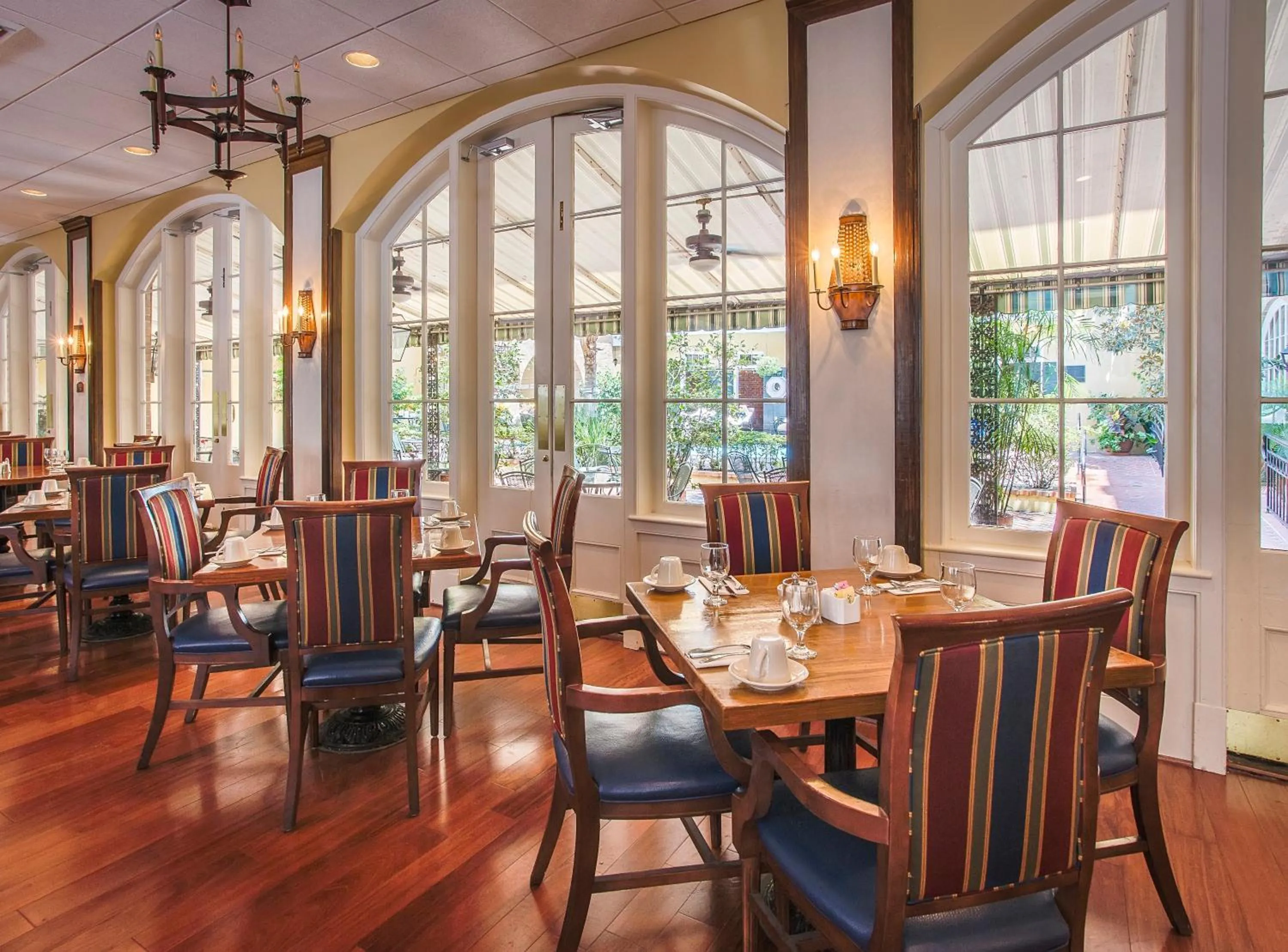 Restaurant/places to eat in Holiday Inn Hotel French Quarter-Chateau Lemoyne by IHG