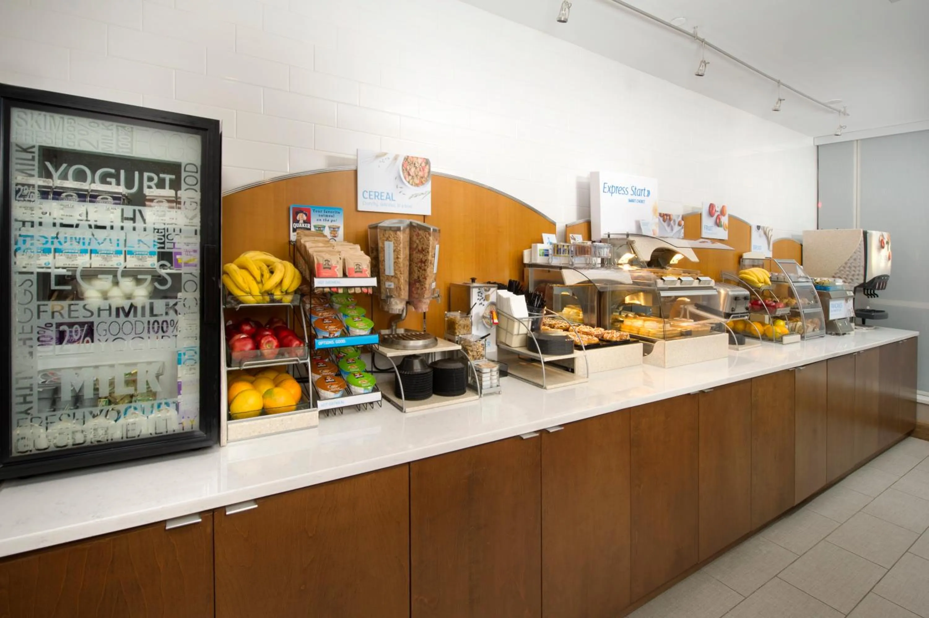 Food and drinks in Holiday Inn Express Baltimore at the Stadiums by IHG