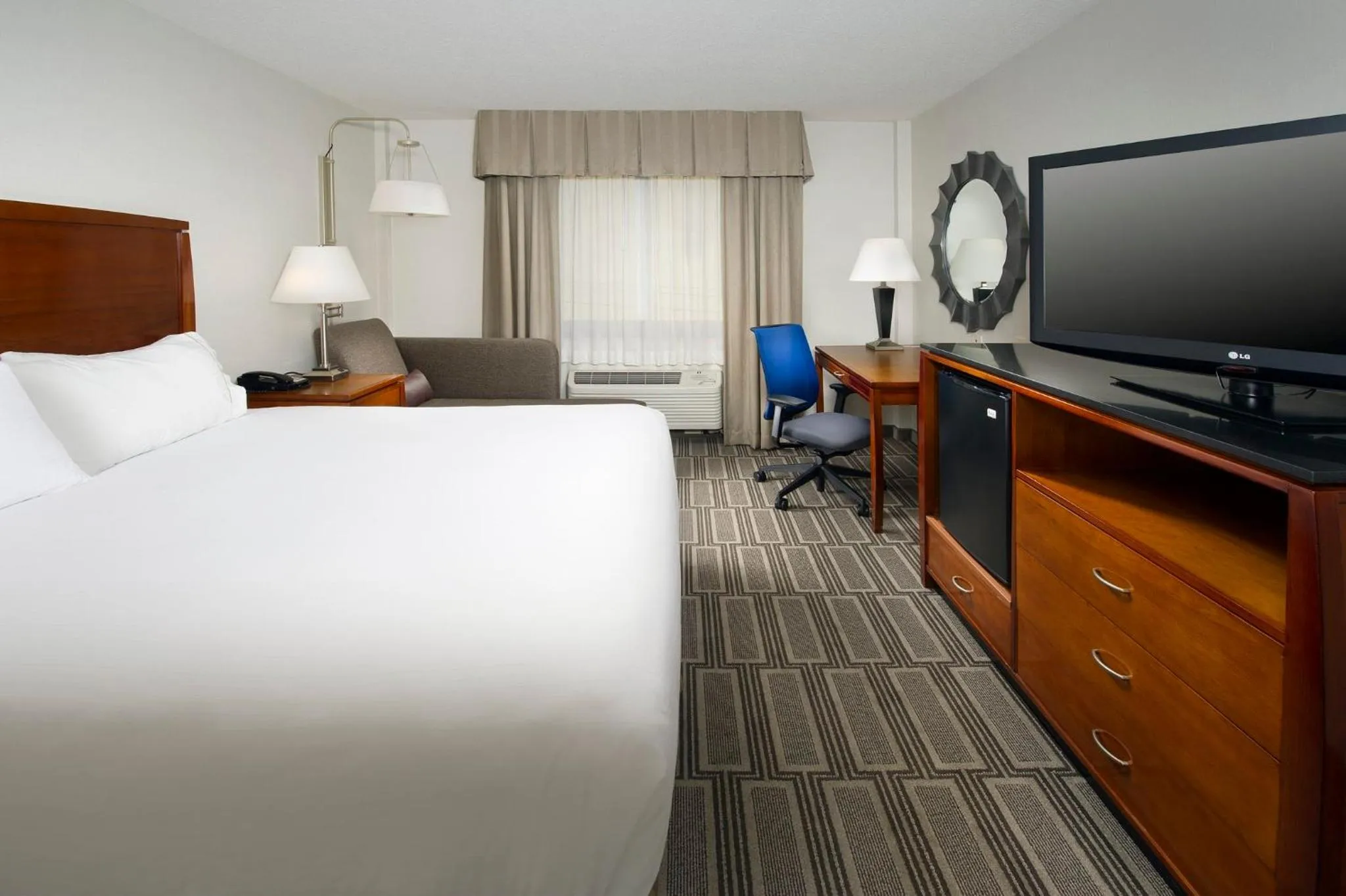 Photo of the whole room, Bed in Holiday Inn Express Baltimore at the Stadiums by IHG