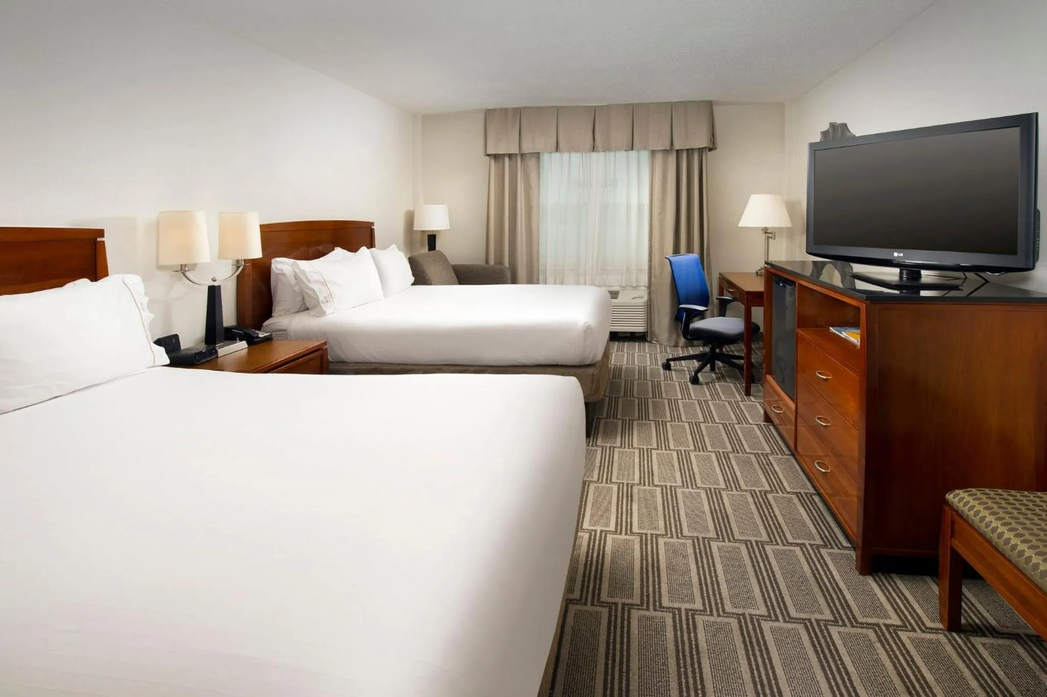 Photo of the whole room, Bed in Holiday Inn Express Baltimore at the Stadiums by IHG