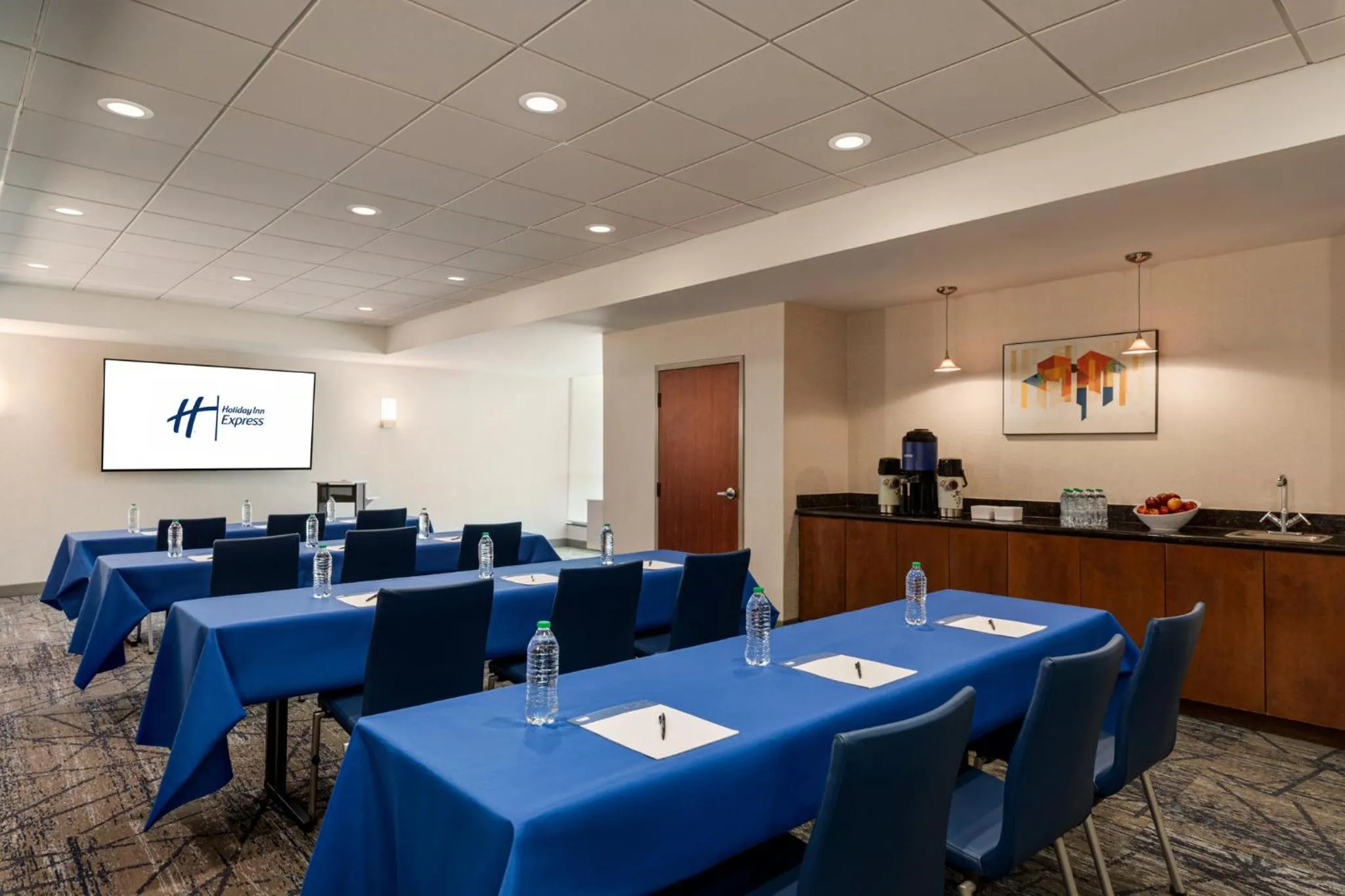 Meeting/conference room in Holiday Inn Express Baltimore at the Stadiums by IHG