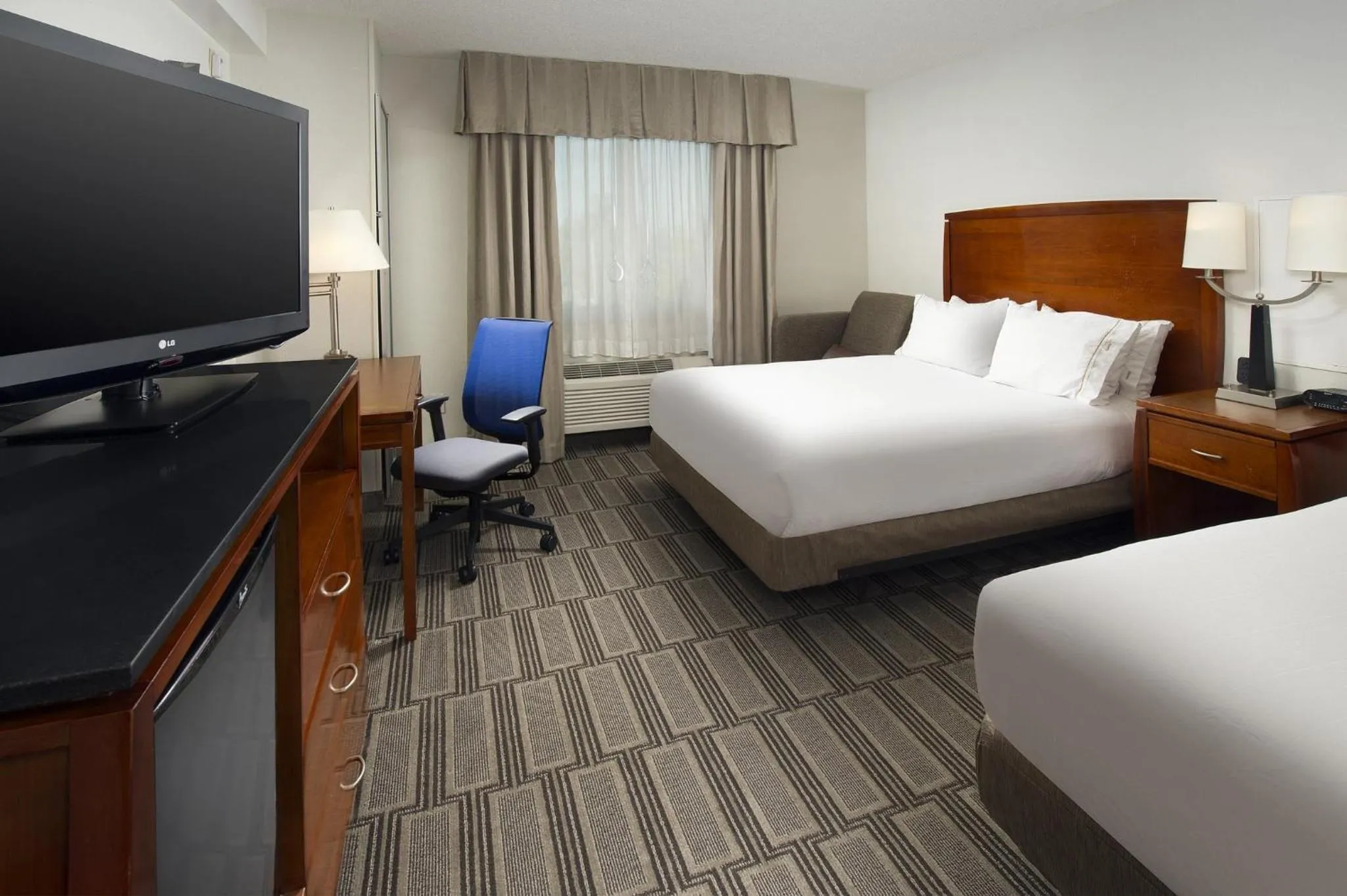 Photo of the whole room, Bed in Holiday Inn Express Baltimore at the Stadiums by IHG
