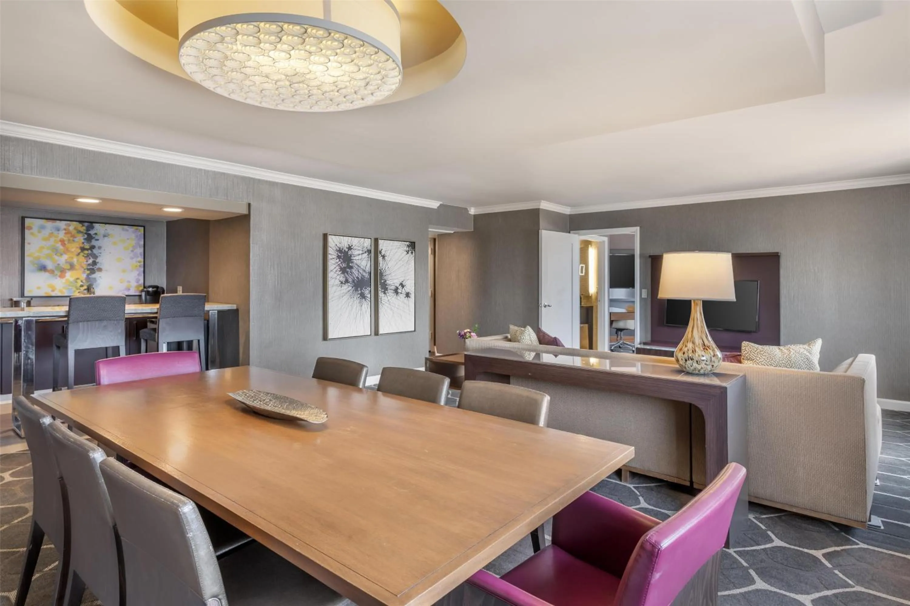 Photo of the whole room in The Royal Sonesta Houston Galleria