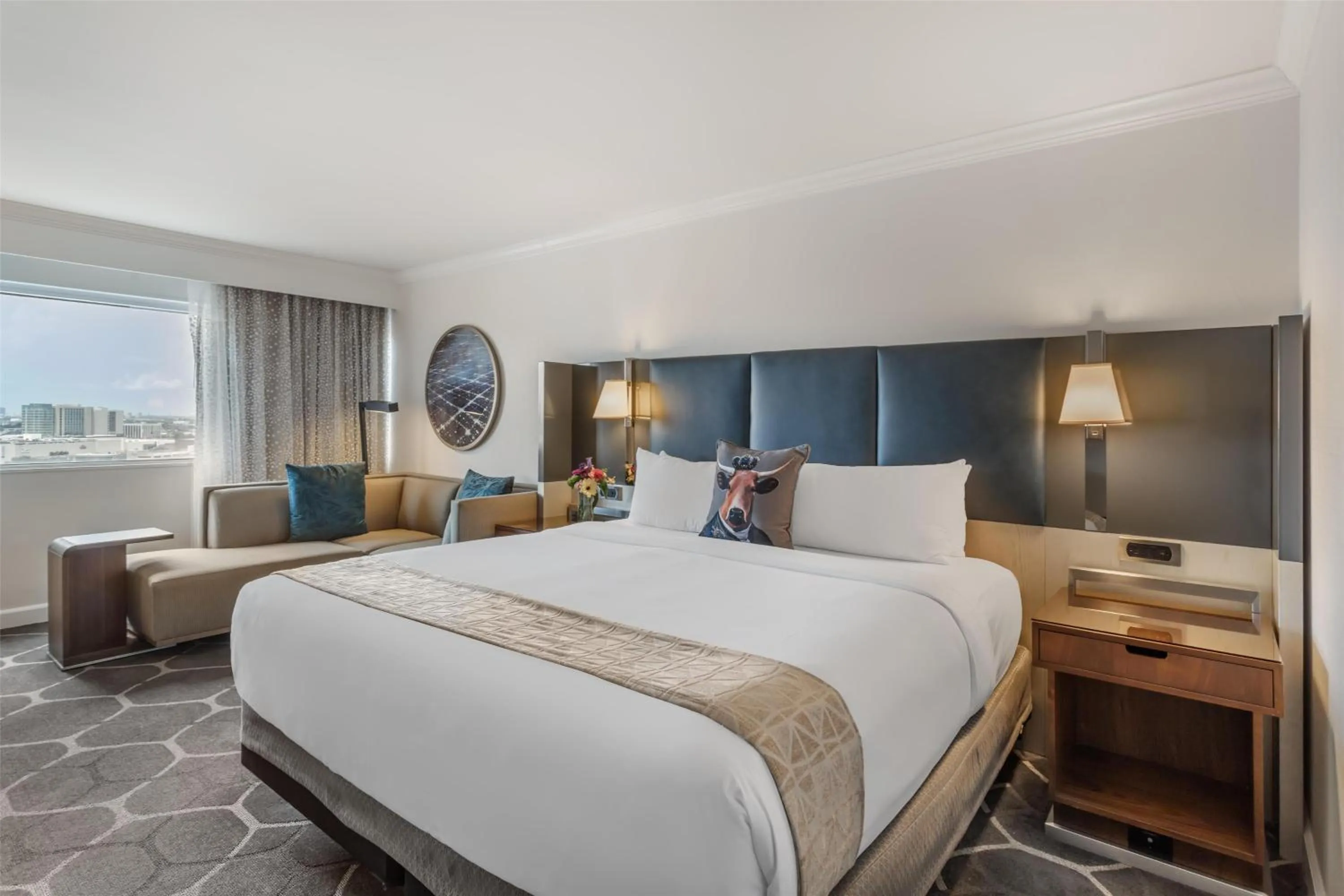 Photo of the whole room, Bed in The Royal Sonesta Houston Galleria