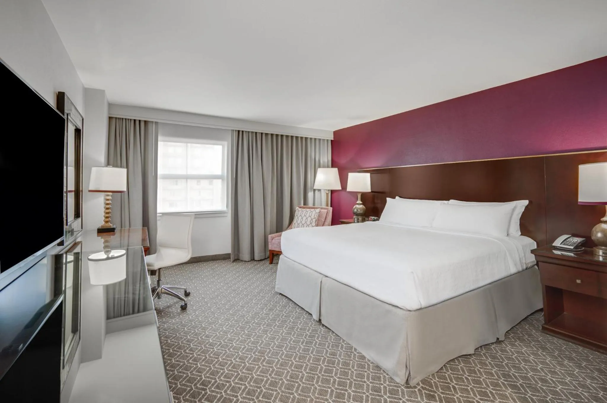 Photo of the whole room, Bed in Crowne Plaza New Orleans French Qtr - Astor by IHG