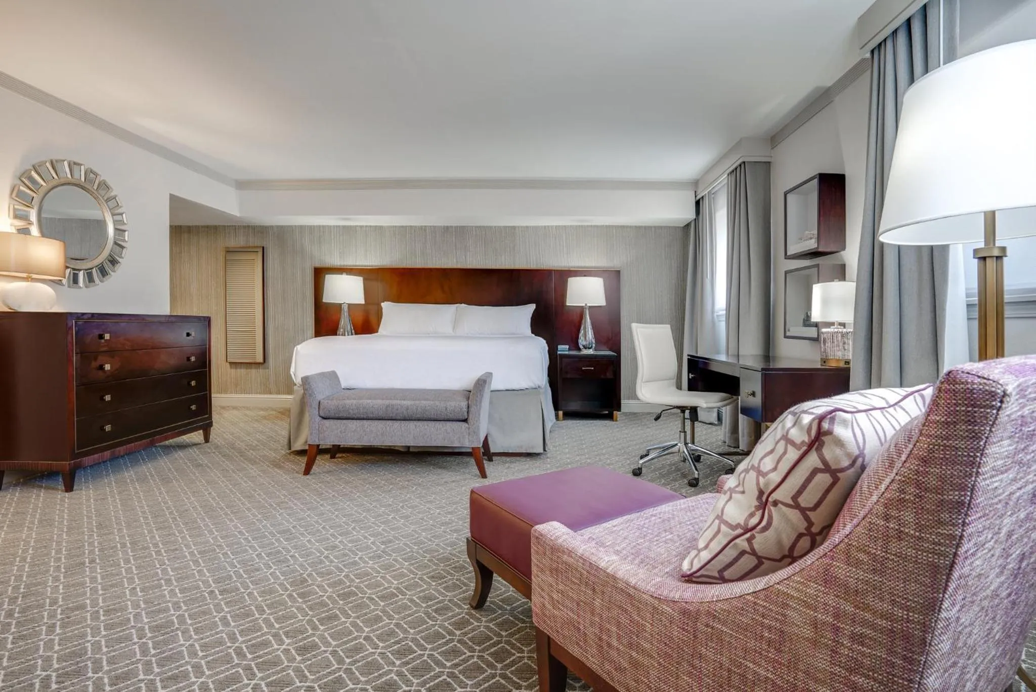 Photo of the whole room, Bed in Crowne Plaza New Orleans French Qtr - Astor by IHG