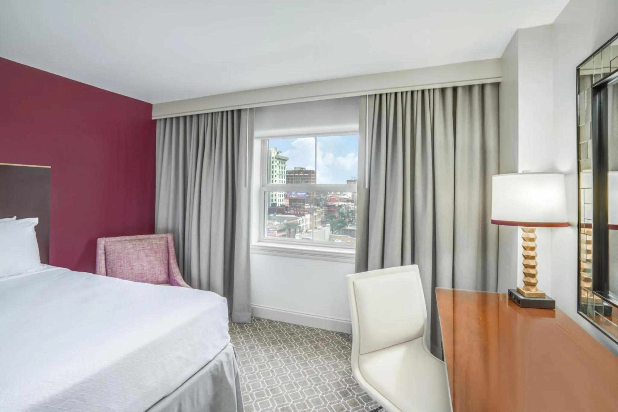 Photo of the whole room, Bed in Crowne Plaza New Orleans French Qtr - Astor by IHG
