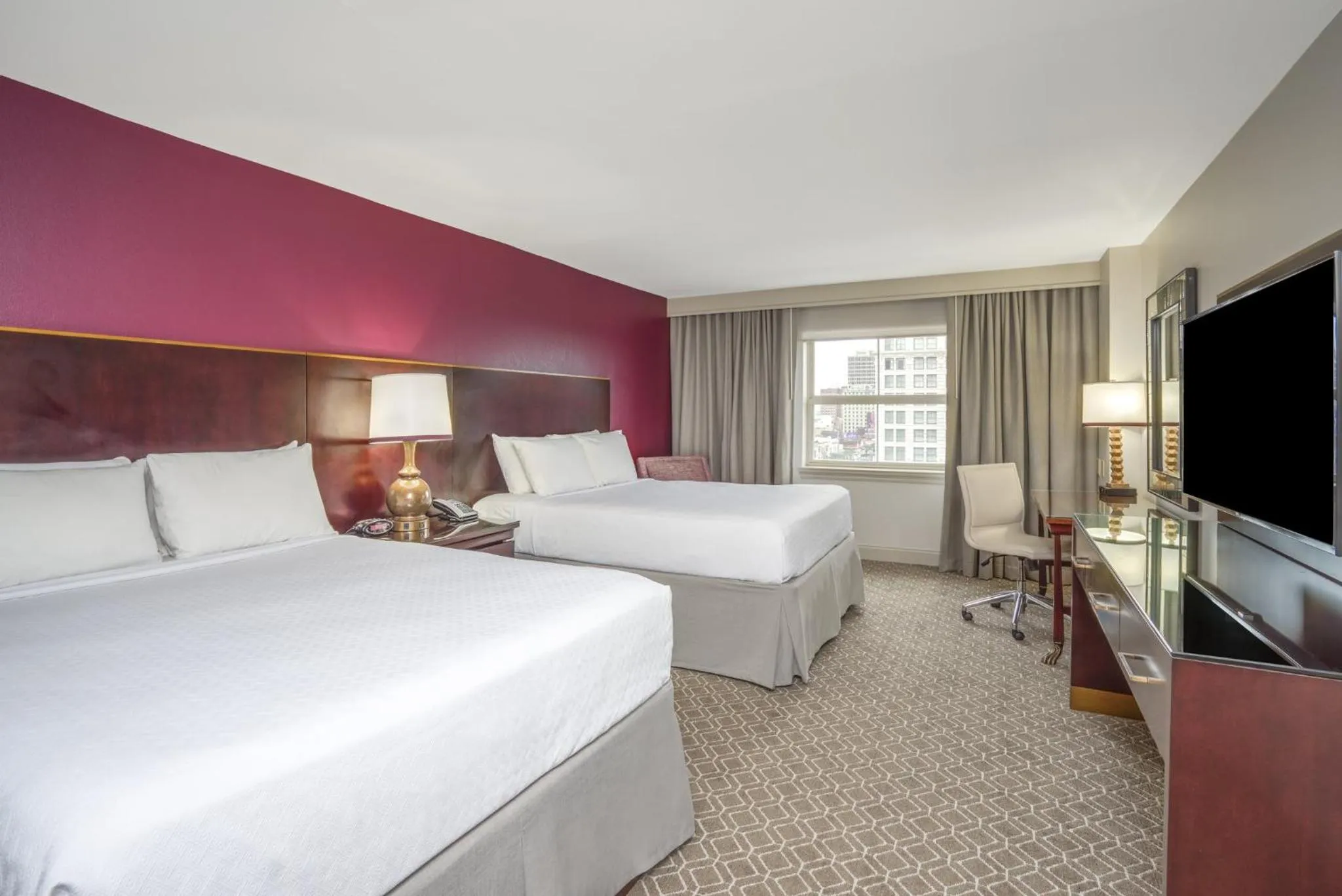 Photo of the whole room, Bed in Crowne Plaza New Orleans French Qtr - Astor by IHG