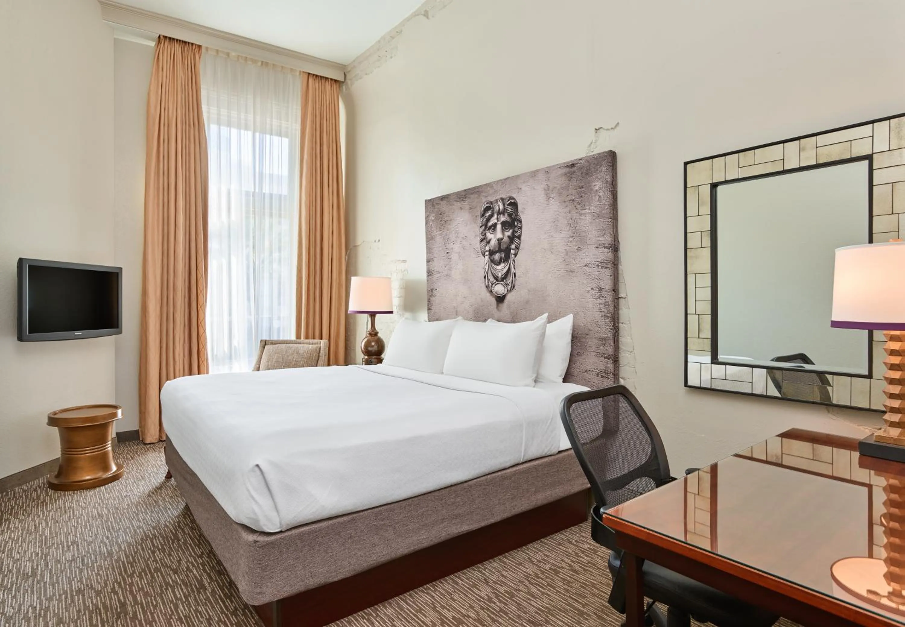 Bedroom, Bed in Crowne Plaza New Orleans French Qtr - Astor by IHG