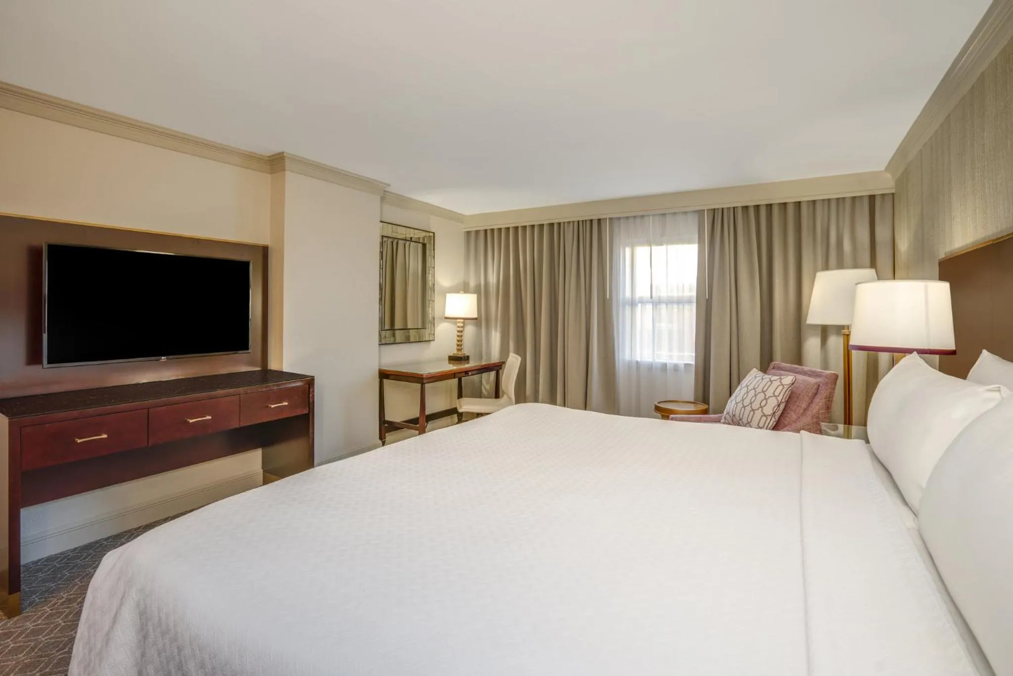 Photo of the whole room, Bed in Crowne Plaza New Orleans French Qtr - Astor by IHG