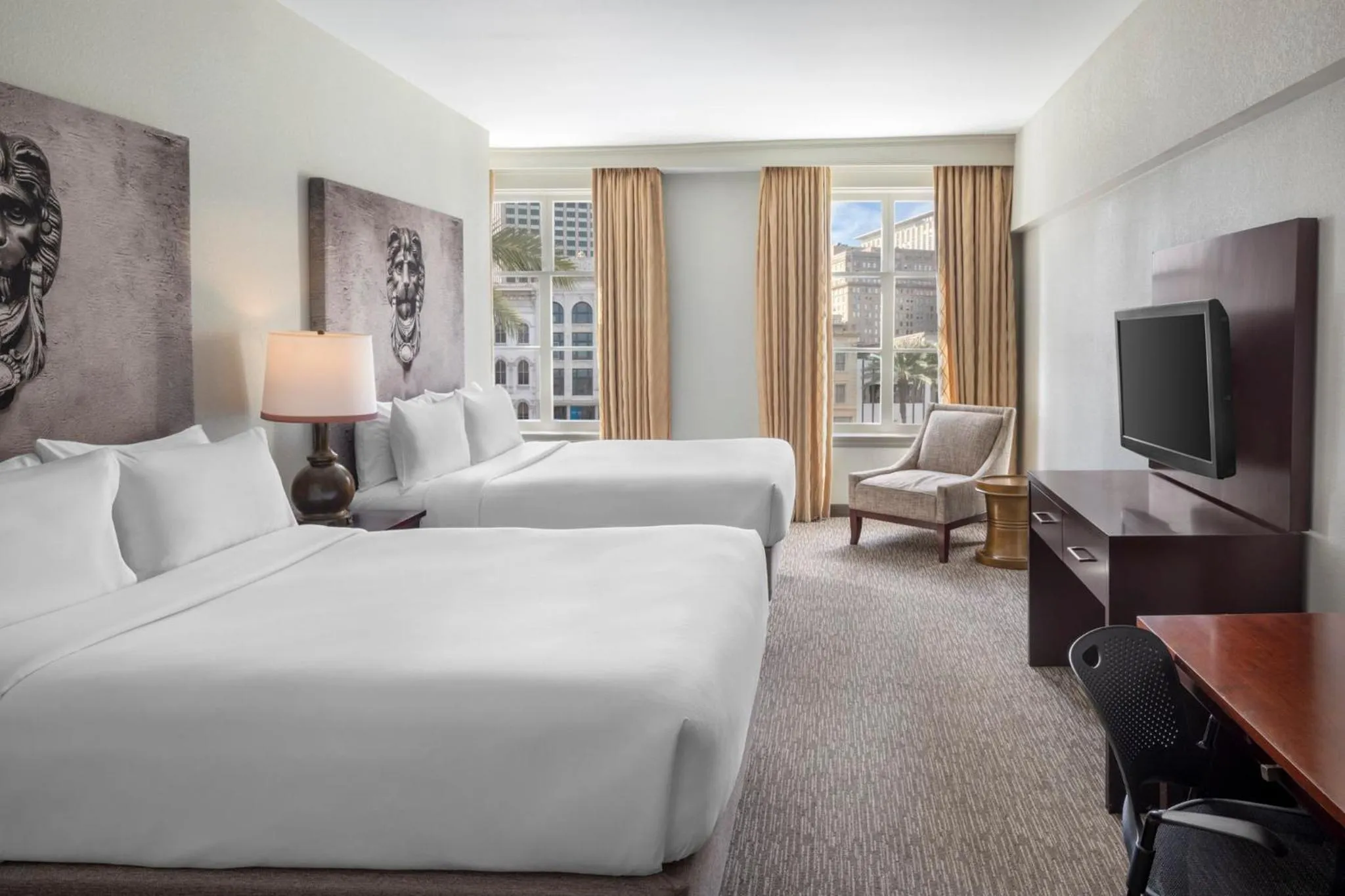 Photo of the whole room, Bed in Crowne Plaza New Orleans French Qtr - Astor by IHG