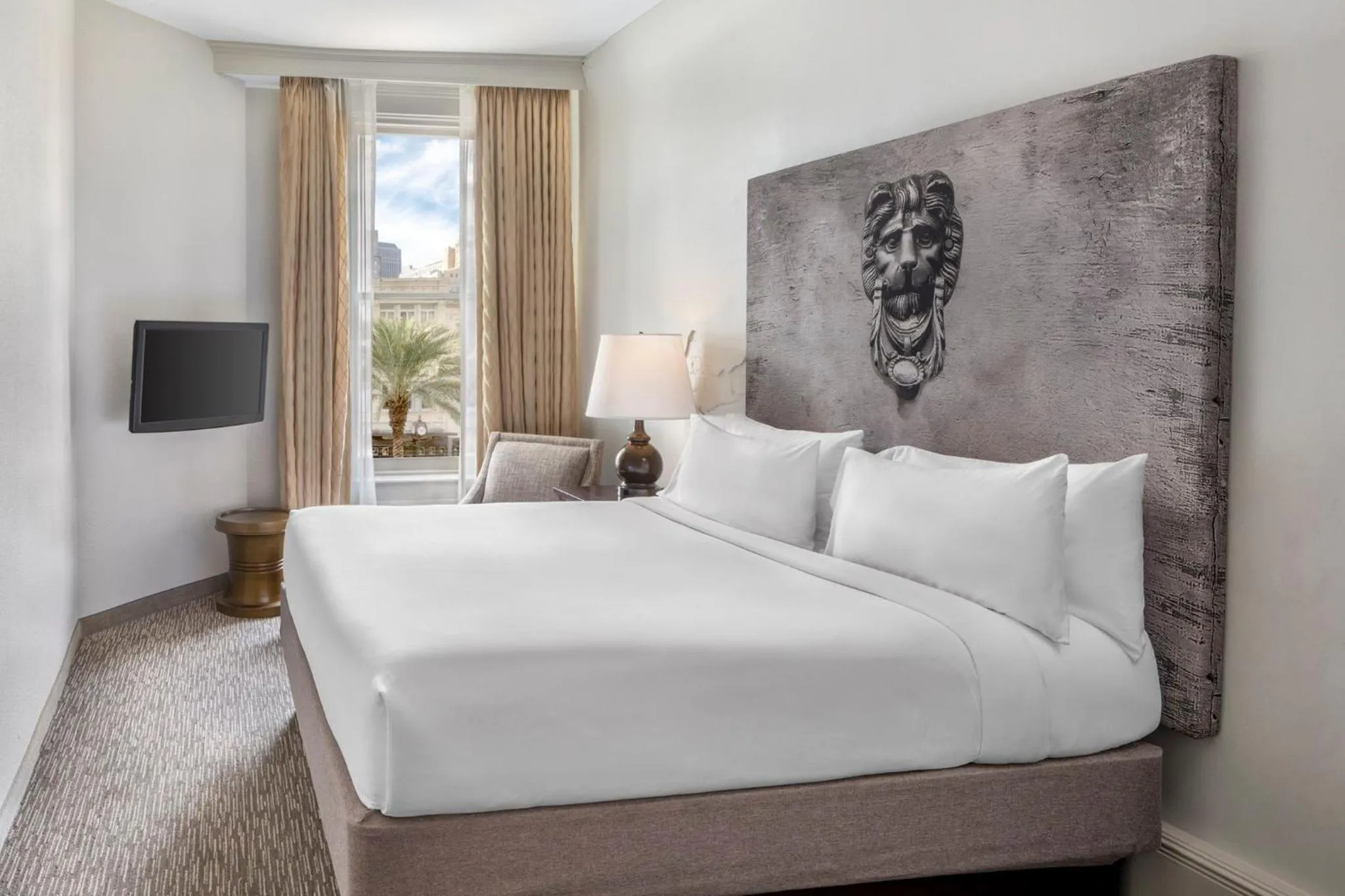 Photo of the whole room, Bed in Crowne Plaza New Orleans French Qtr - Astor by IHG